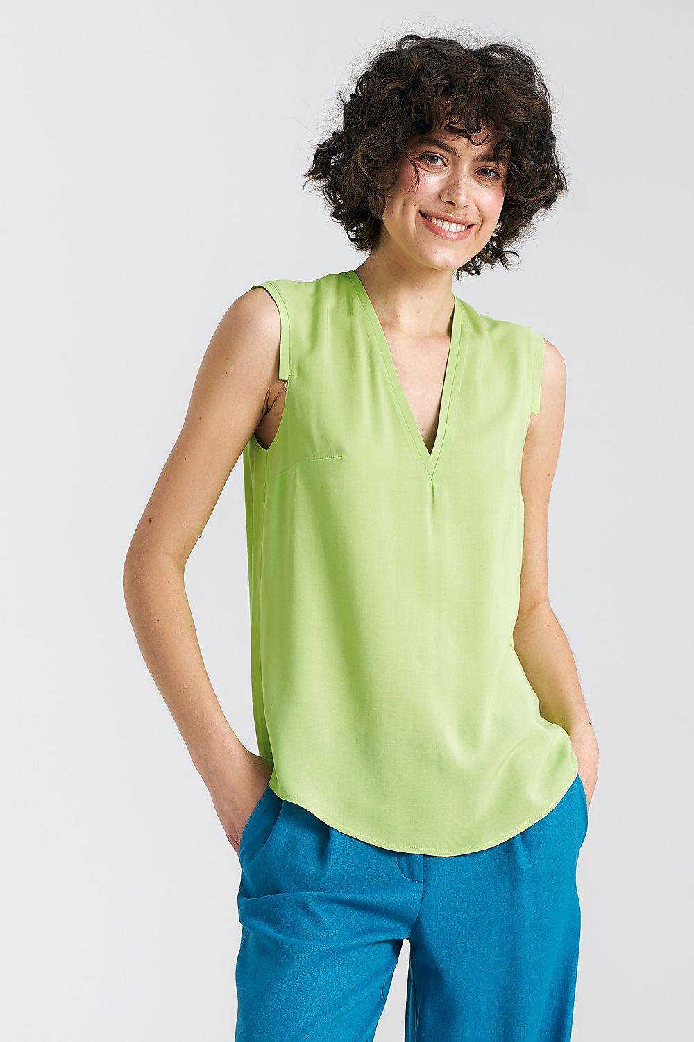 Elegant Plum Viscose Blouse With V-Neckline And Delicate Pleat Detail by Nife