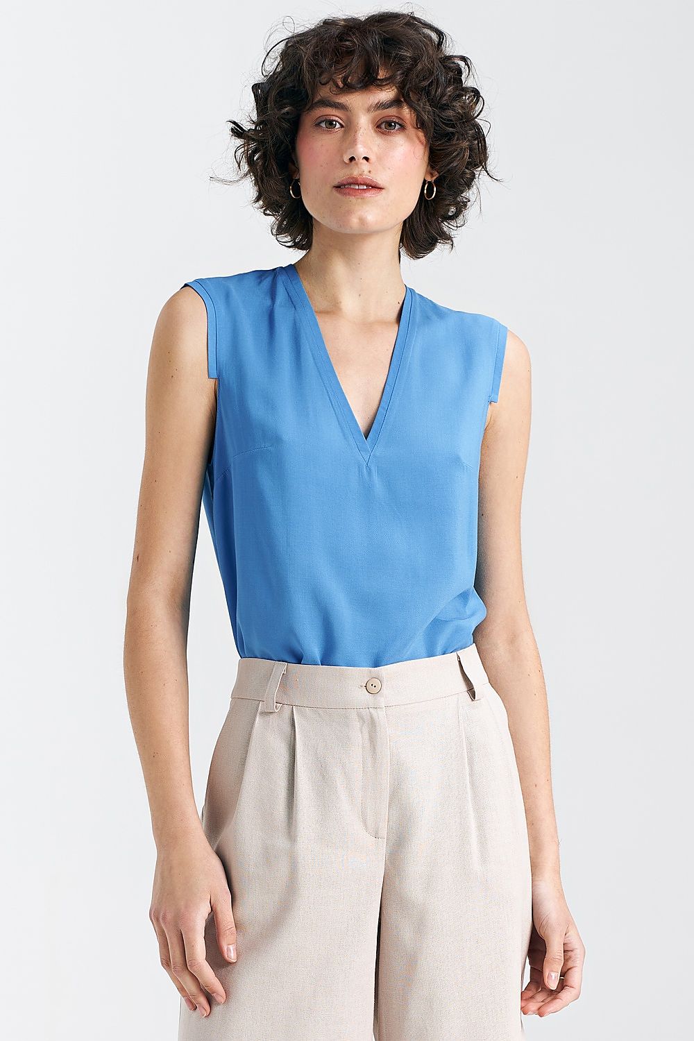 Elegant Plum Viscose Blouse With V-Neckline And Delicate Pleat Detail by Nife