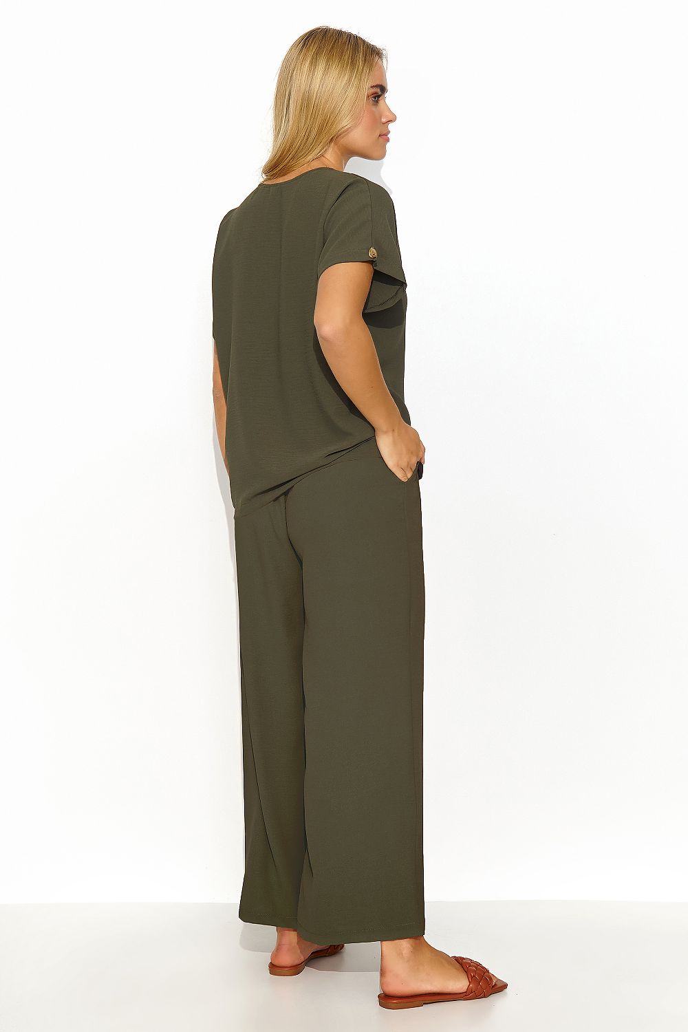 Elegant women's 2-piece set with v-neck blouse & wide-leg...