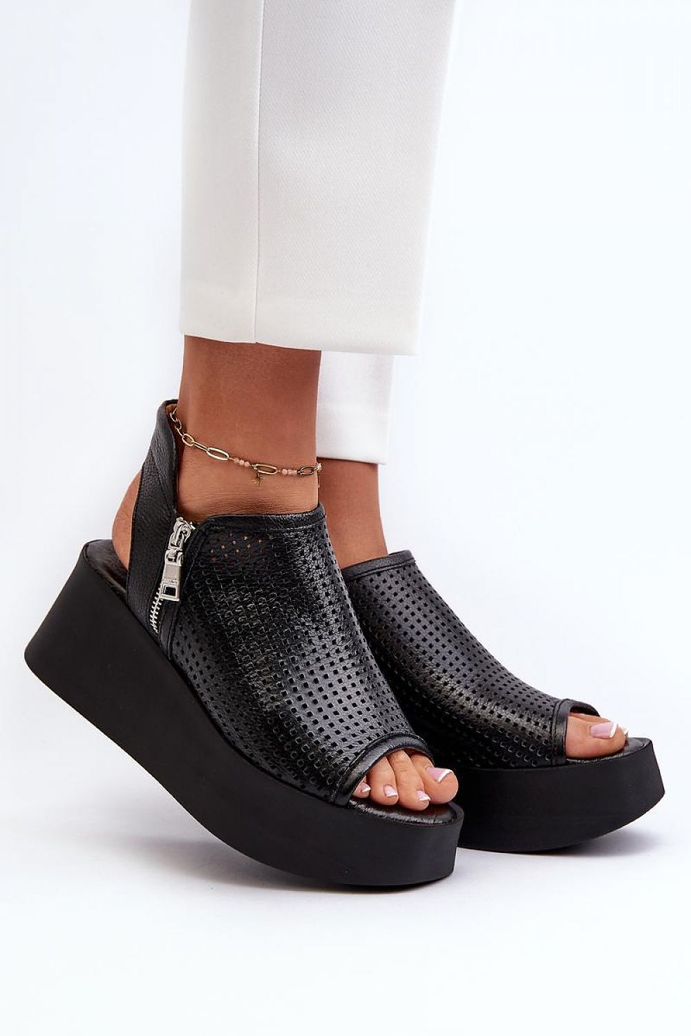 Elegance in Natural Leather: Women's 7cm Heel Sandals with Openwork Design and Zipper Closure