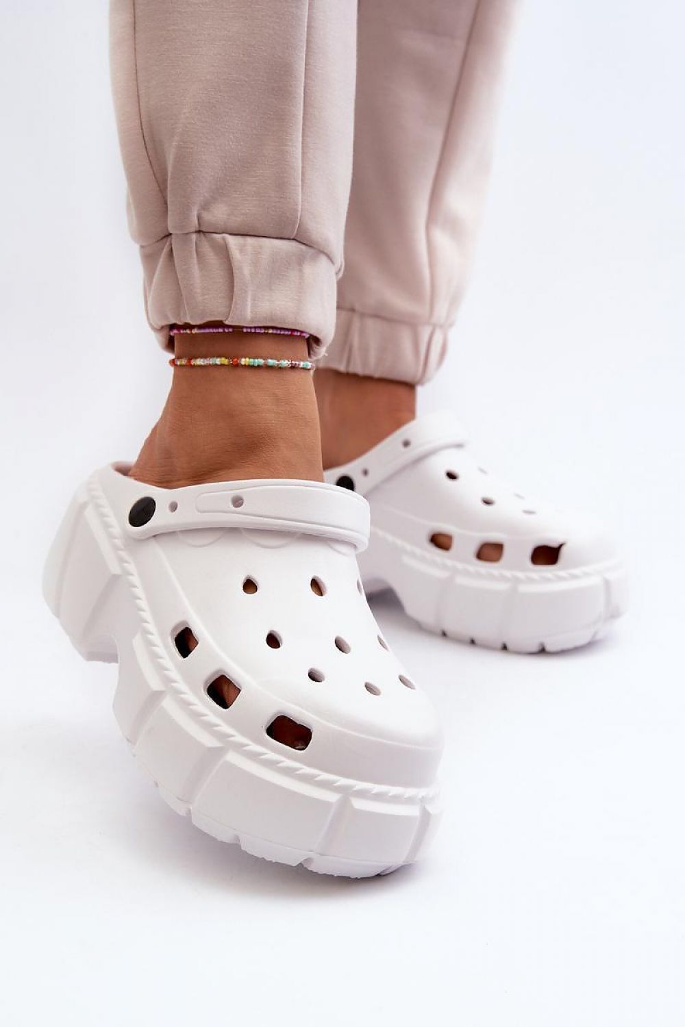 Women's Stylish Flip-Flops with Comfortable Solid Sole - Ideal for Summer at Pool & Beach