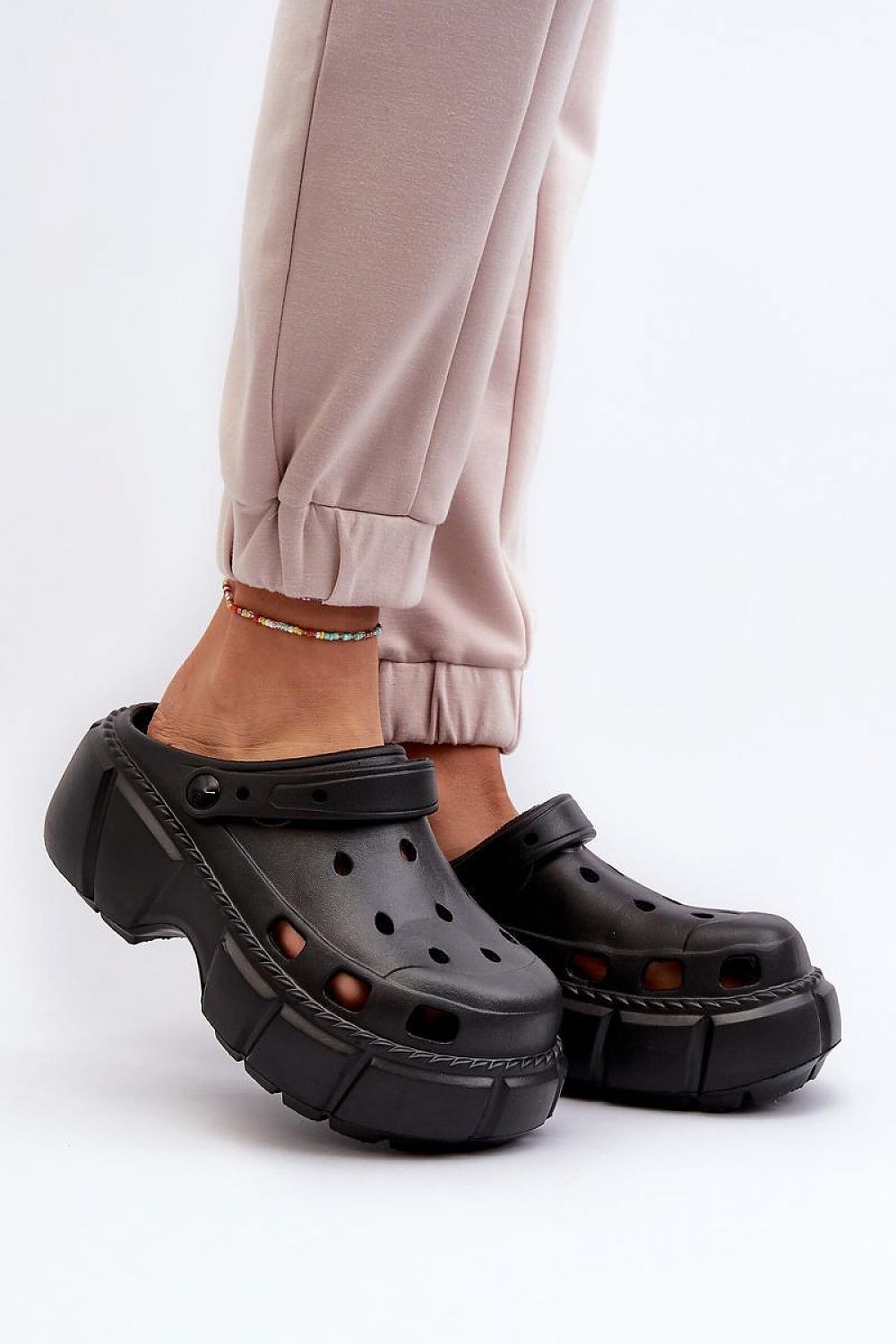 Women's Stylish Flip-Flops with Comfortable Solid Sole - Ideal for Summer at Pool & Beach