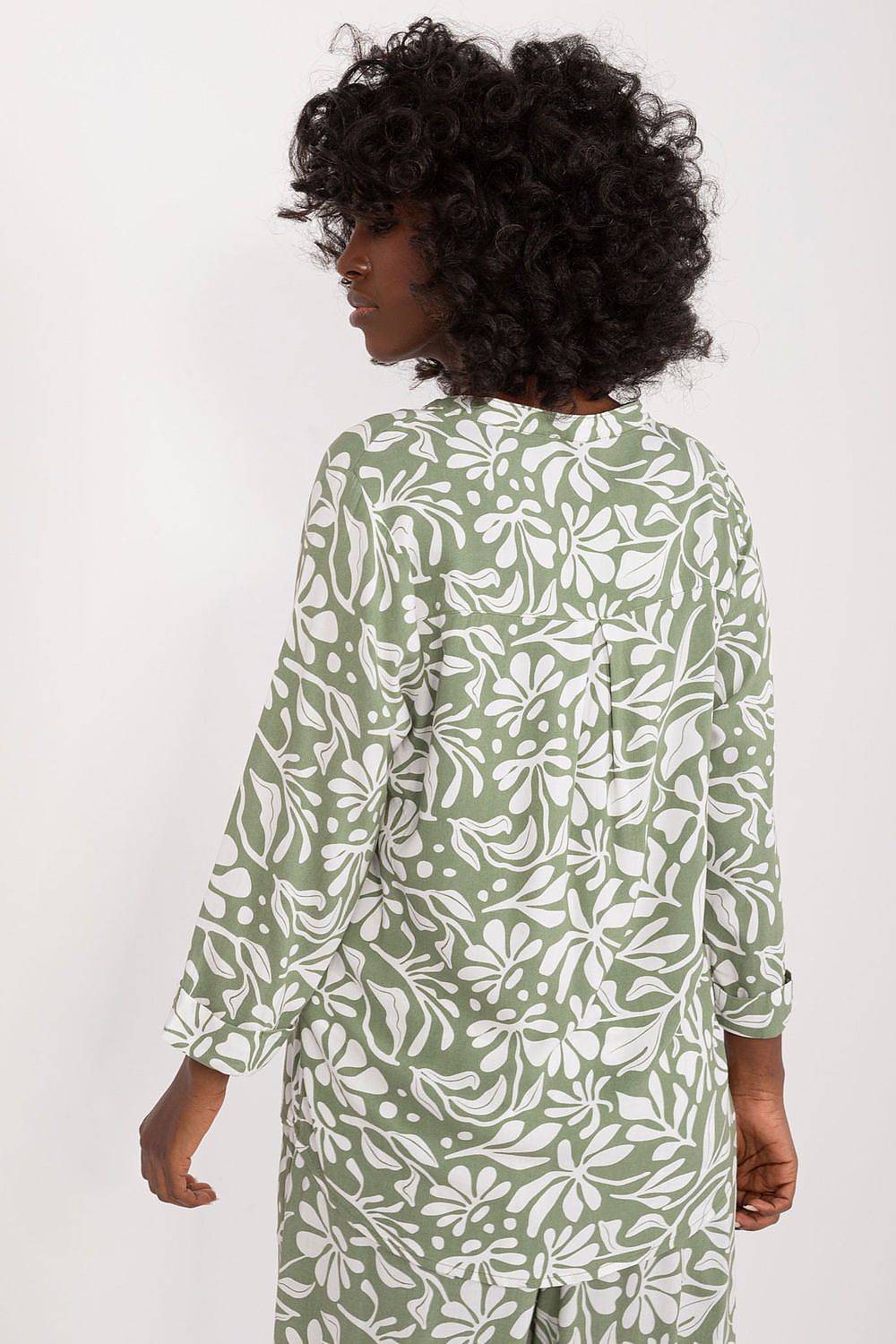 Soft Viscose Blouse With Sweetheart Neckline And Decorative Front Pleat - Colourful Print