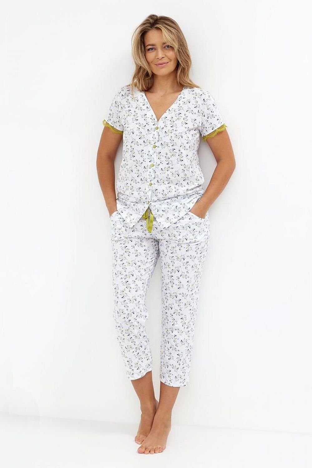 Elegant Floral Print Women's Pyjama Set - 100% Cotton, V-Neck Shirt & 7/8 Length Trousers