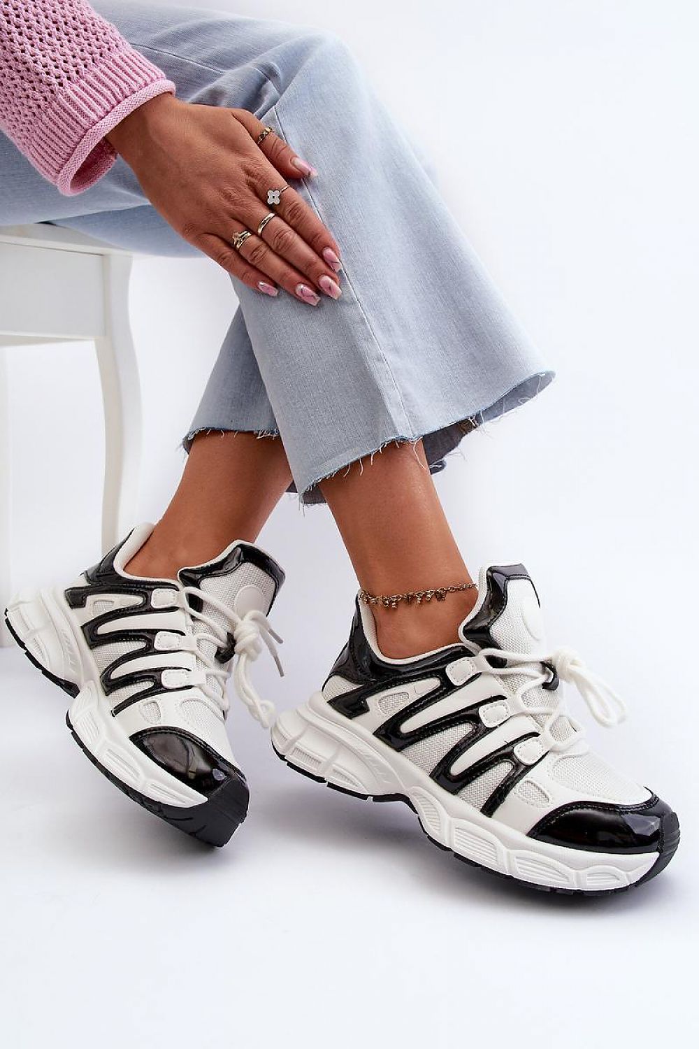 Elegant Artificial Leather Sport Shoes with Thick Sole and Removable Foam Insole for Comfort