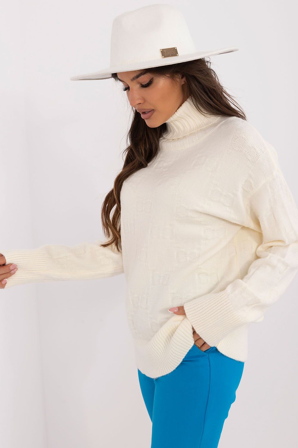 Elegant Long Sleeve Jumper with Decorative Cuffs and Distinctive Print - Classic Round Neck Sweater
