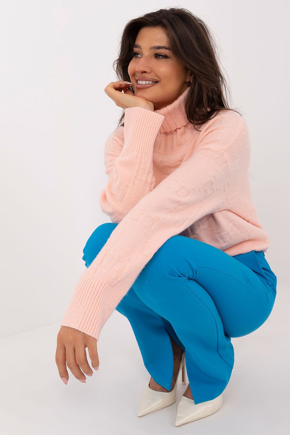 Elegant Long Sleeve Jumper with Decorative Cuffs and Distinctive Print - Classic Round Neck Sweater