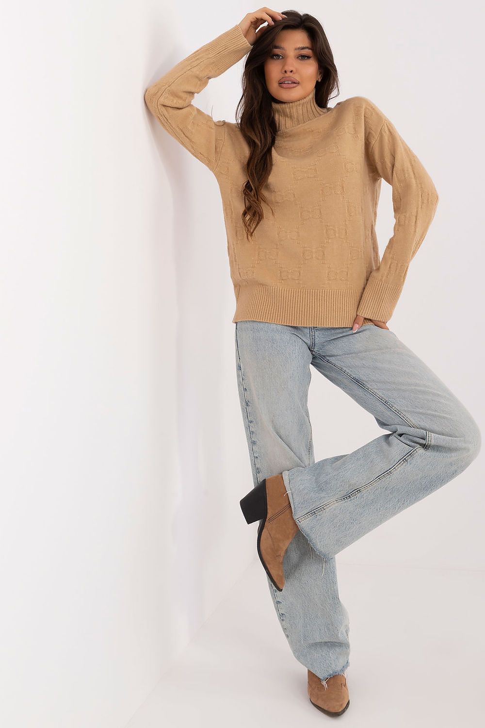 Elegant Long Sleeve Jumper with Decorative Cuffs and Distinctive Print - Classic Round Neck Sweater