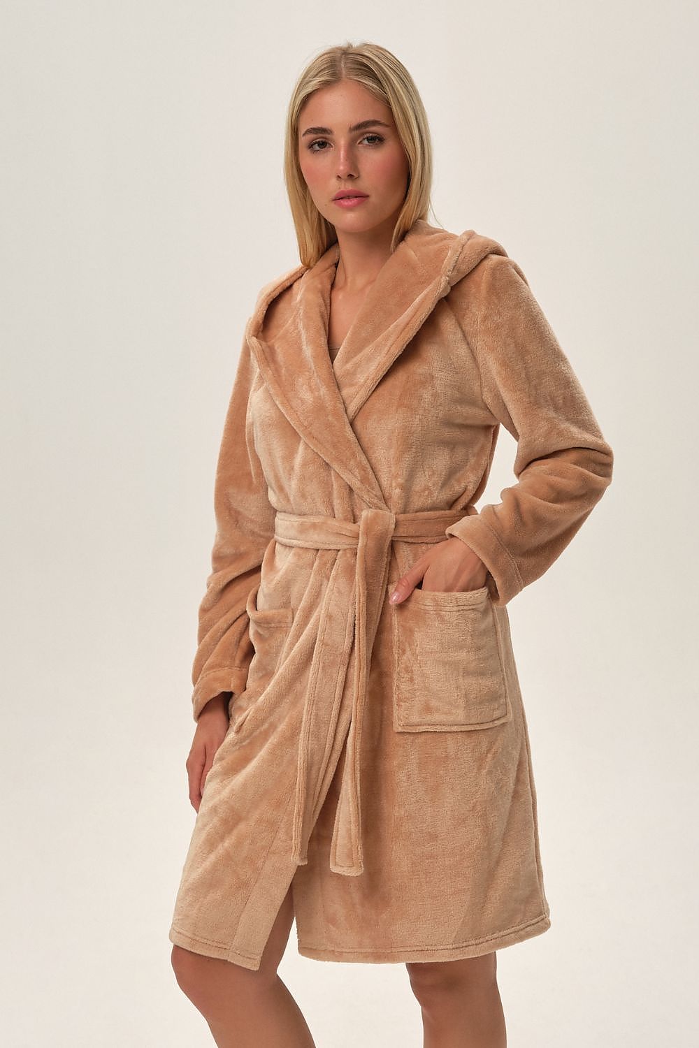 Luxurious Henderson Fiora Bathrobe in Plush Polyester with Belt and Pockets for Ultimate Comfort