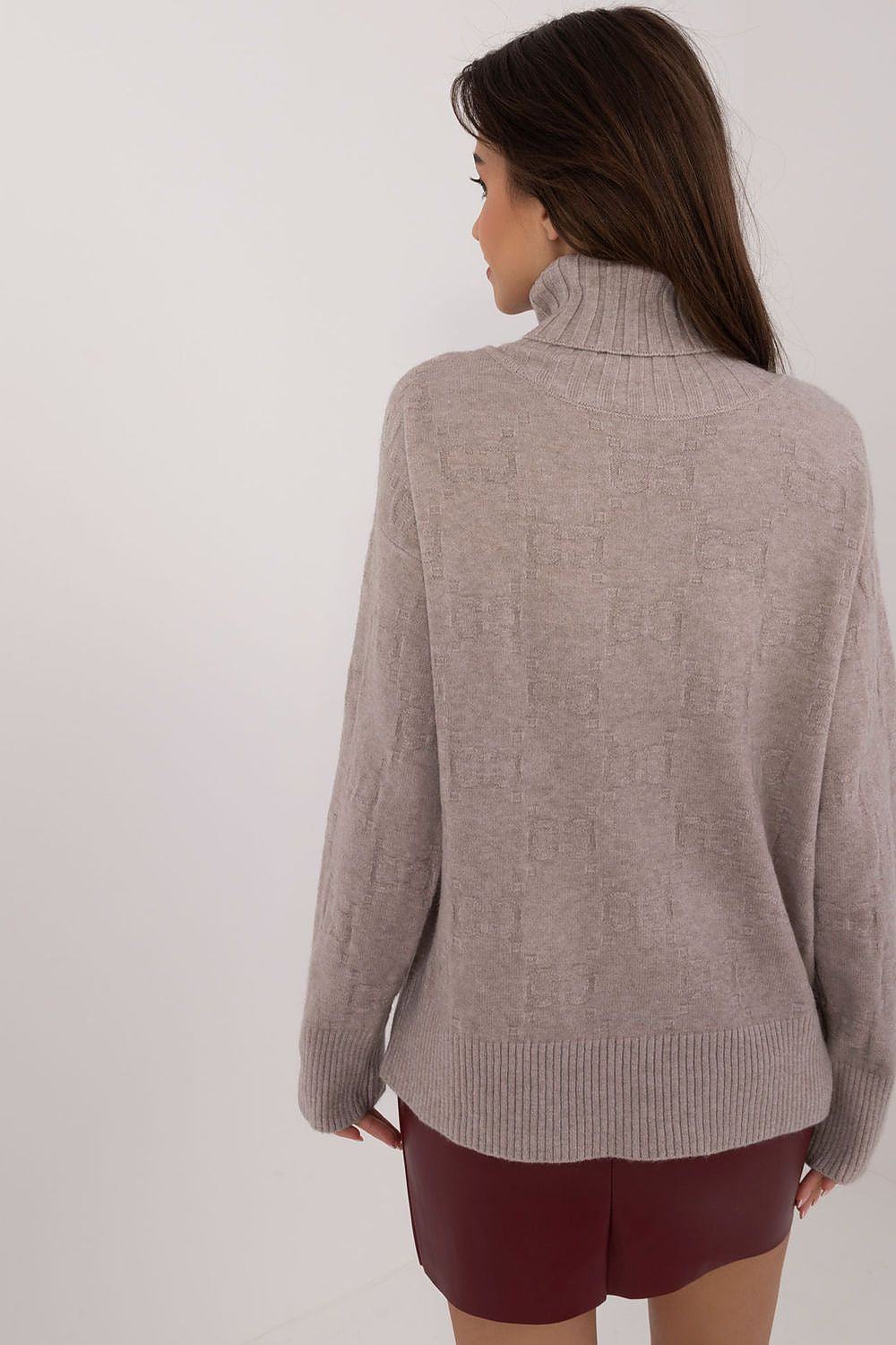 Elegant Long Sleeve Jumper with Decorative Cuffs and Distinctive Print - Classic Round Neck Sweater