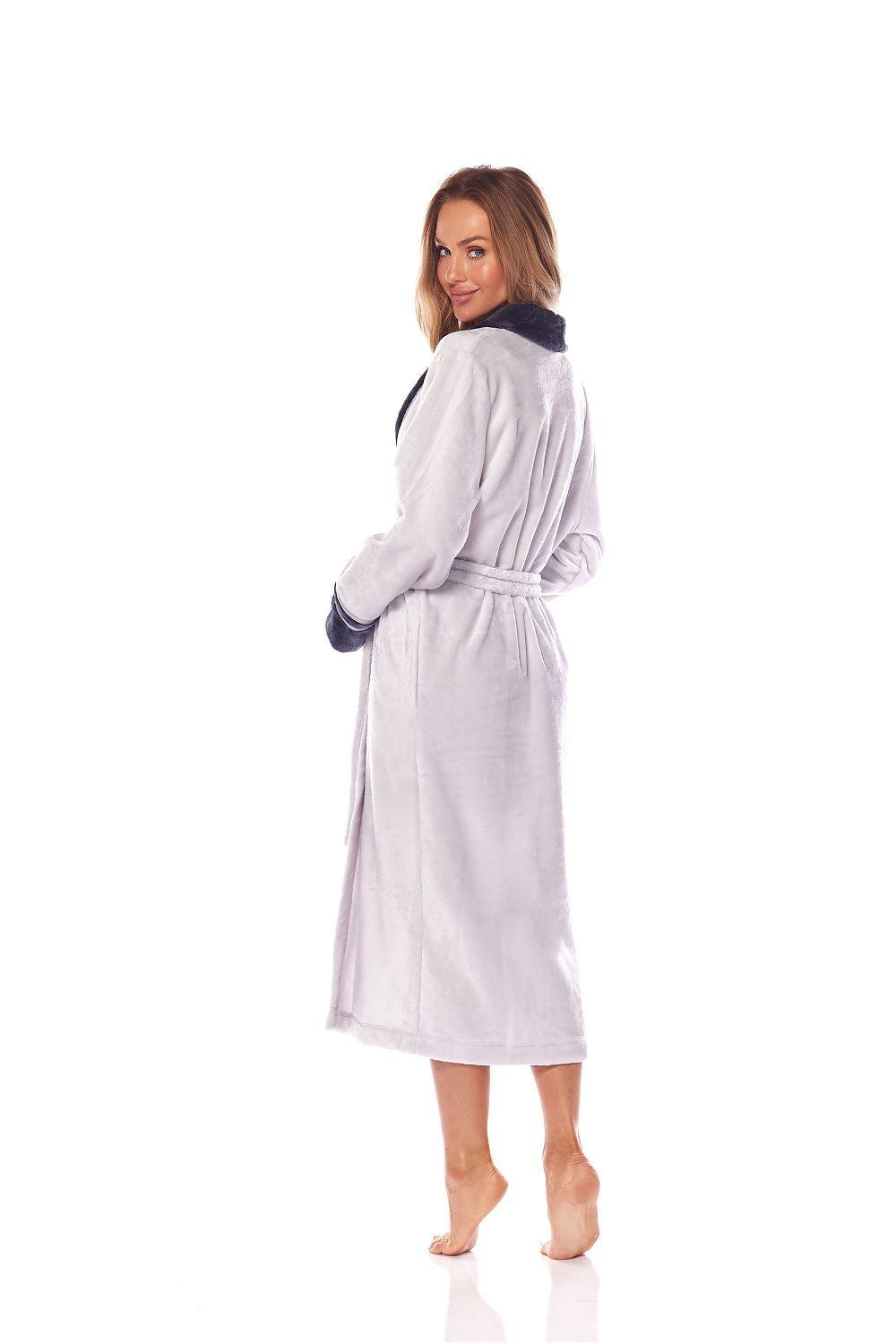 Elegant L&L Collection Women's Bathrobe - Soft Polyester, Comfortable Fit, Stylish Piping & Pockets