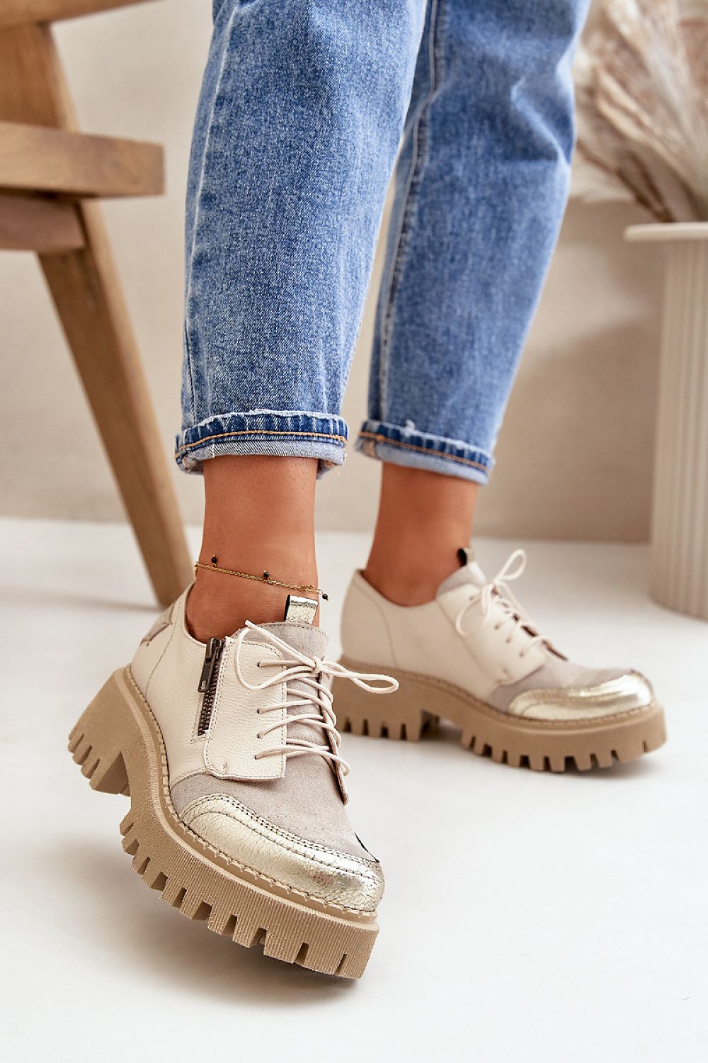 Elegant Maciejka Women's Half Shoes in Natural Leather with Lacing and Zipper, 5 Cm Heel