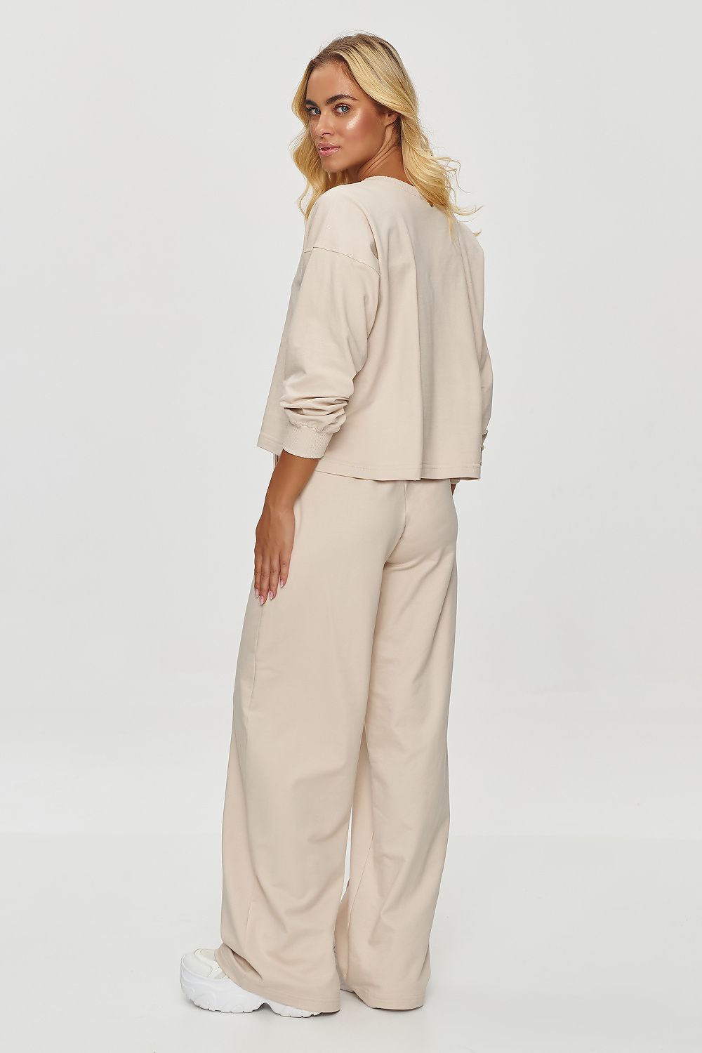 Luxury Makadamia Tracksuit Set - Comfortable Oversized Sweatshirt & Wide Leg Trousers