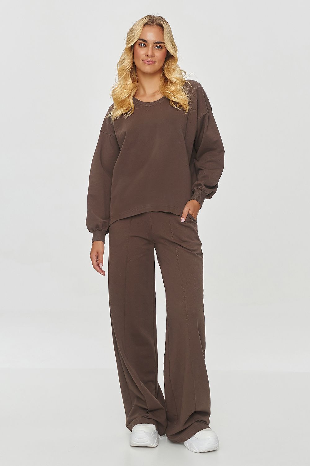 Luxury Makadamia Tracksuit Set - Comfortable Oversized Sweatshirt & Wide Leg Trousers