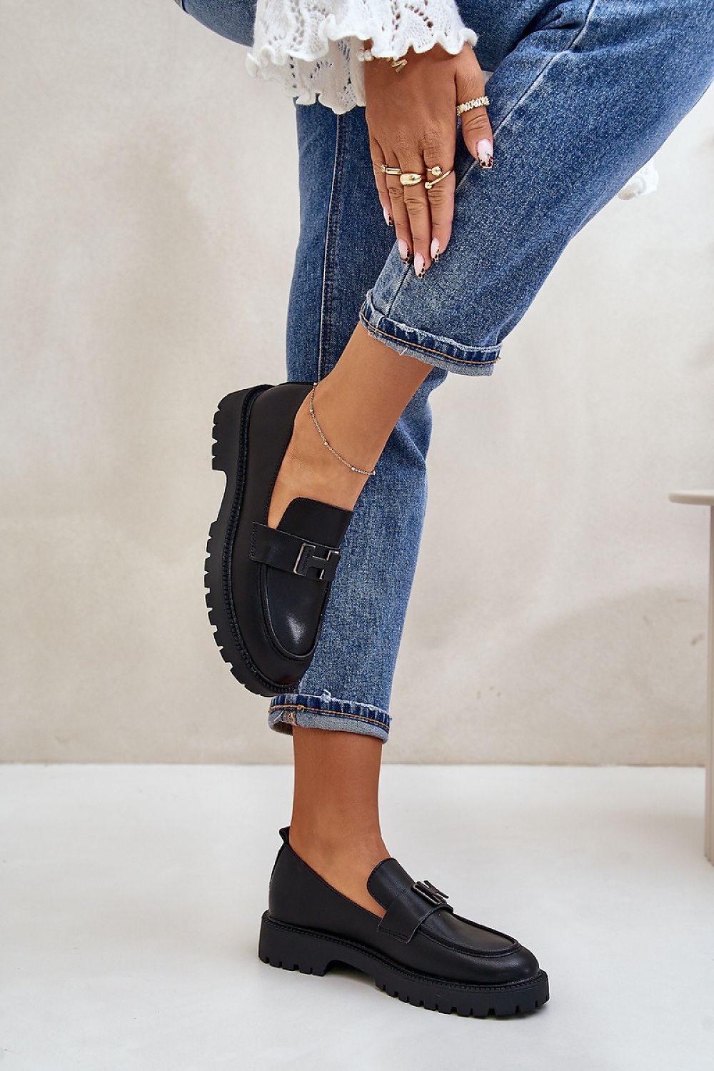 Elegant Women's Natural Leather Loafers with Flat Heel and Rounded Toes for All-Day Comfort