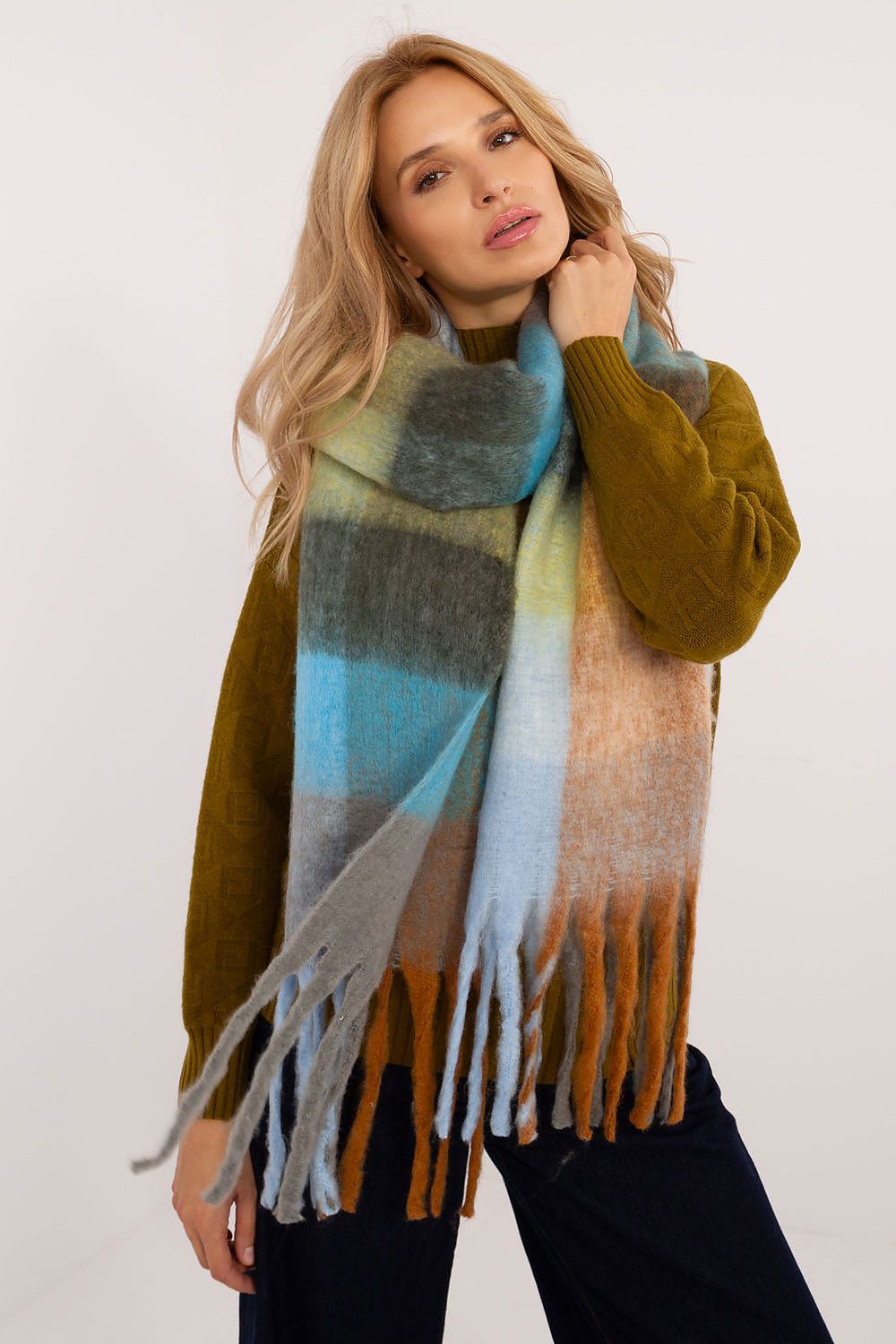 Elegant 220Cm Polyester Scarf with Classic Check Pattern and Decorative Tassels