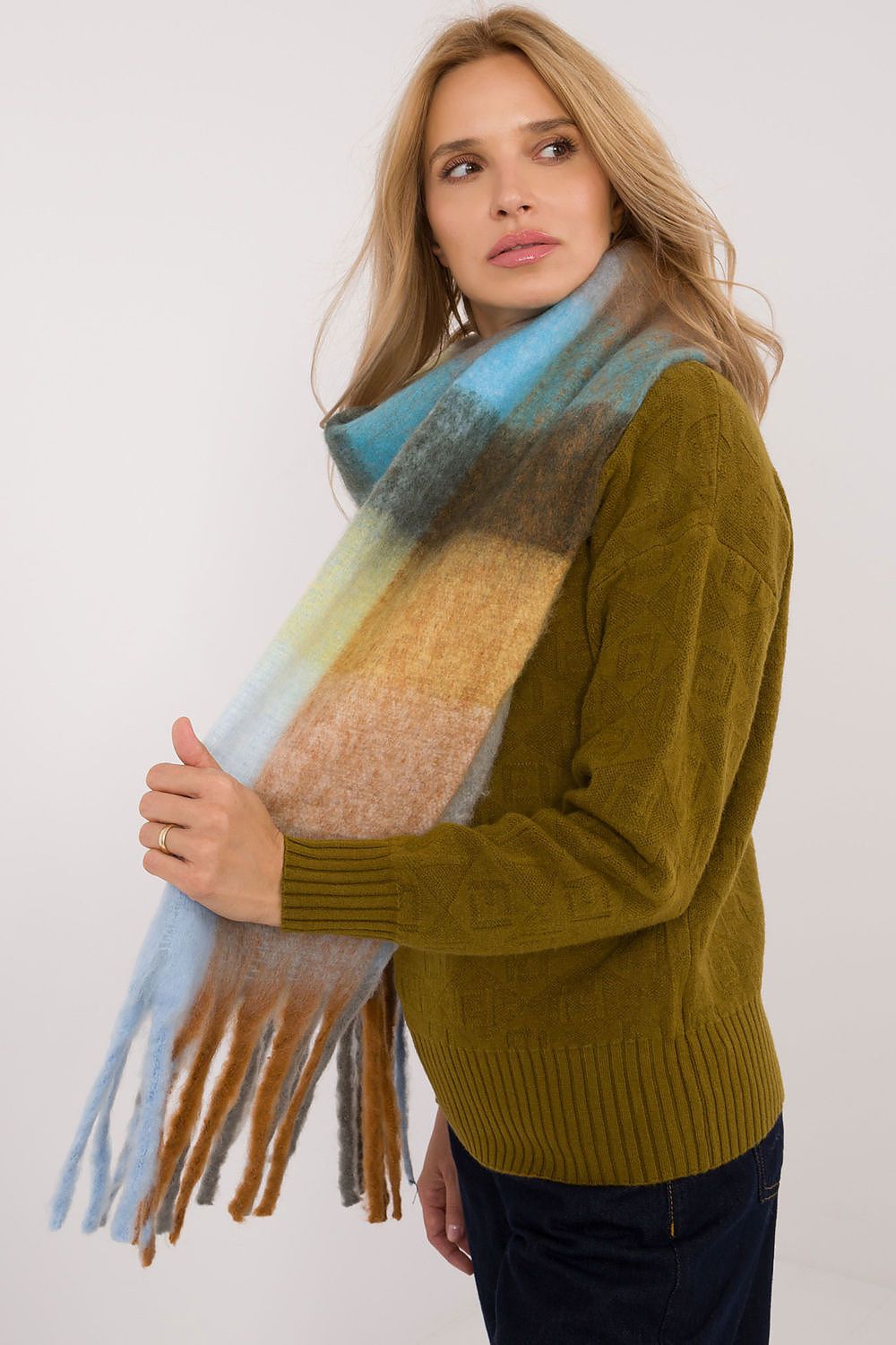Elegant 220Cm Polyester Scarf with Classic Check Pattern and Decorative Tassels