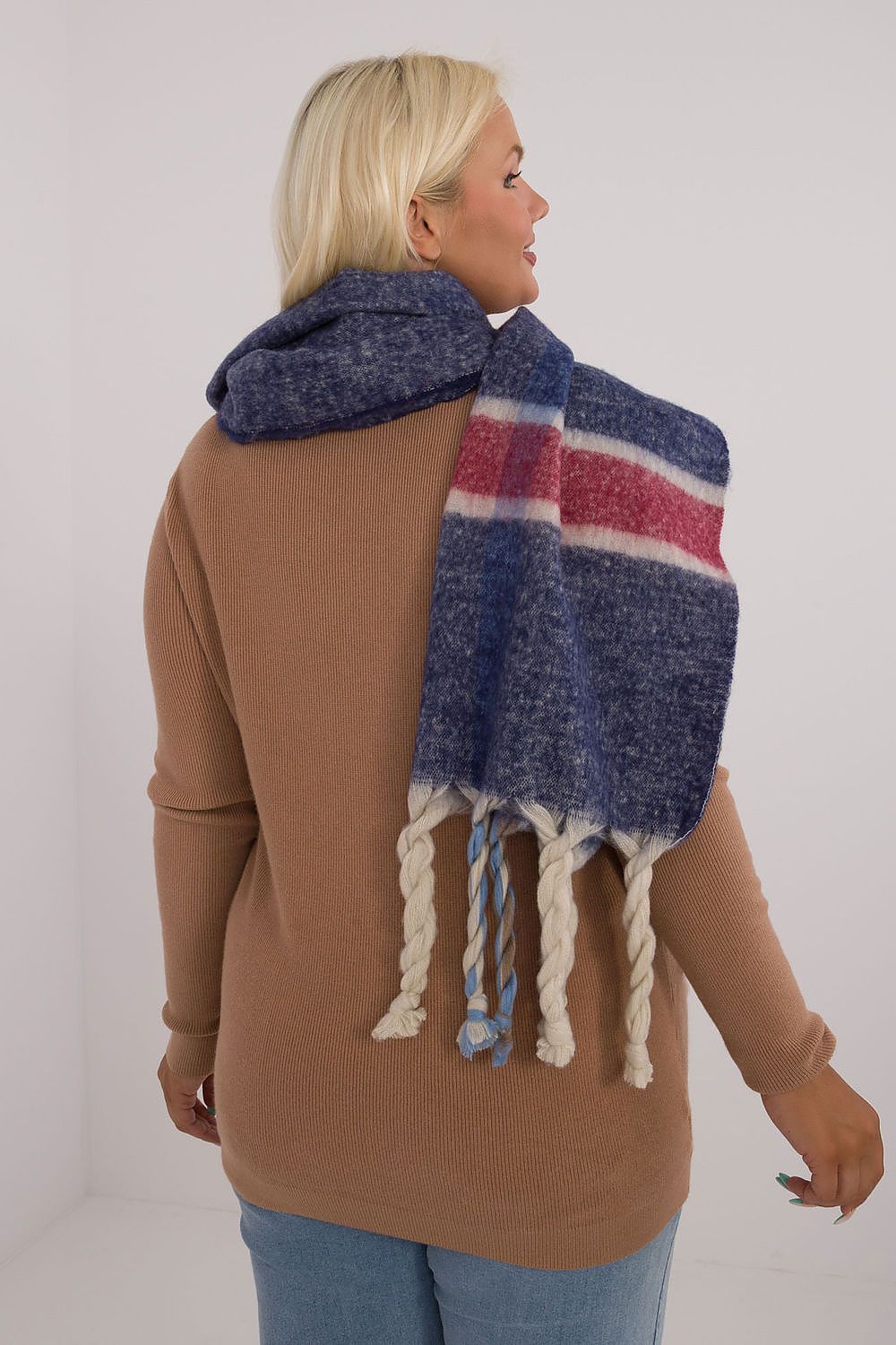 Elegant 180cm Long Check Pattern Polyester Scarf with Tassels for Winter Warmth