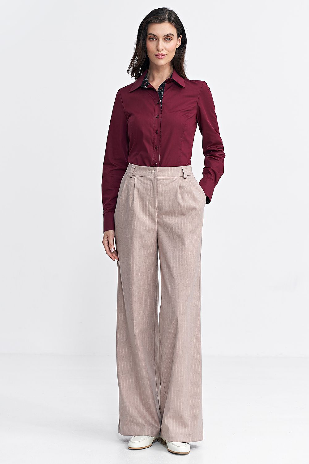 Elegant women's wide leg trousers with pleats and comfort...