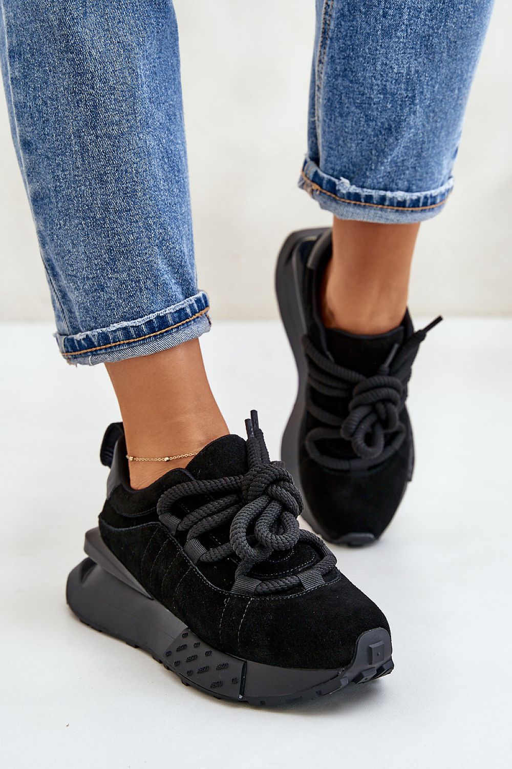 Luxury Women's Suede Sneakers with Platform and Thick Lacing - Comfortable Everyday Wear