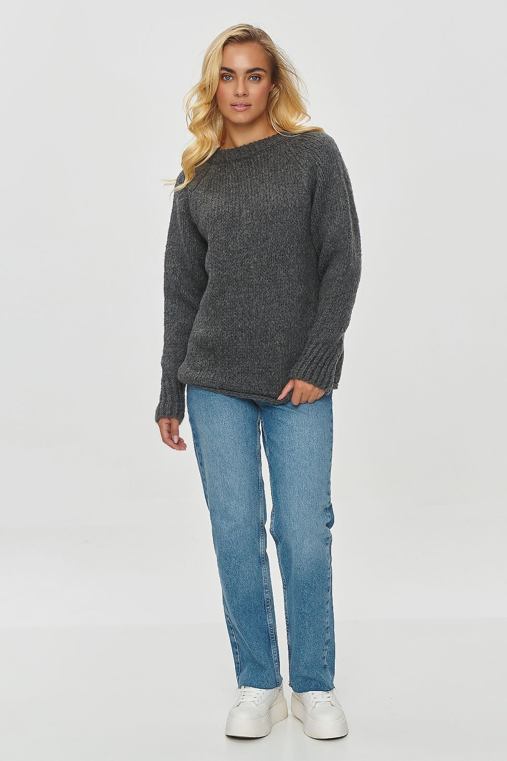 Luxurious Makadamia Loose-Fitting Sweater with Round Neckline, Long Sleeves, Size EU 0