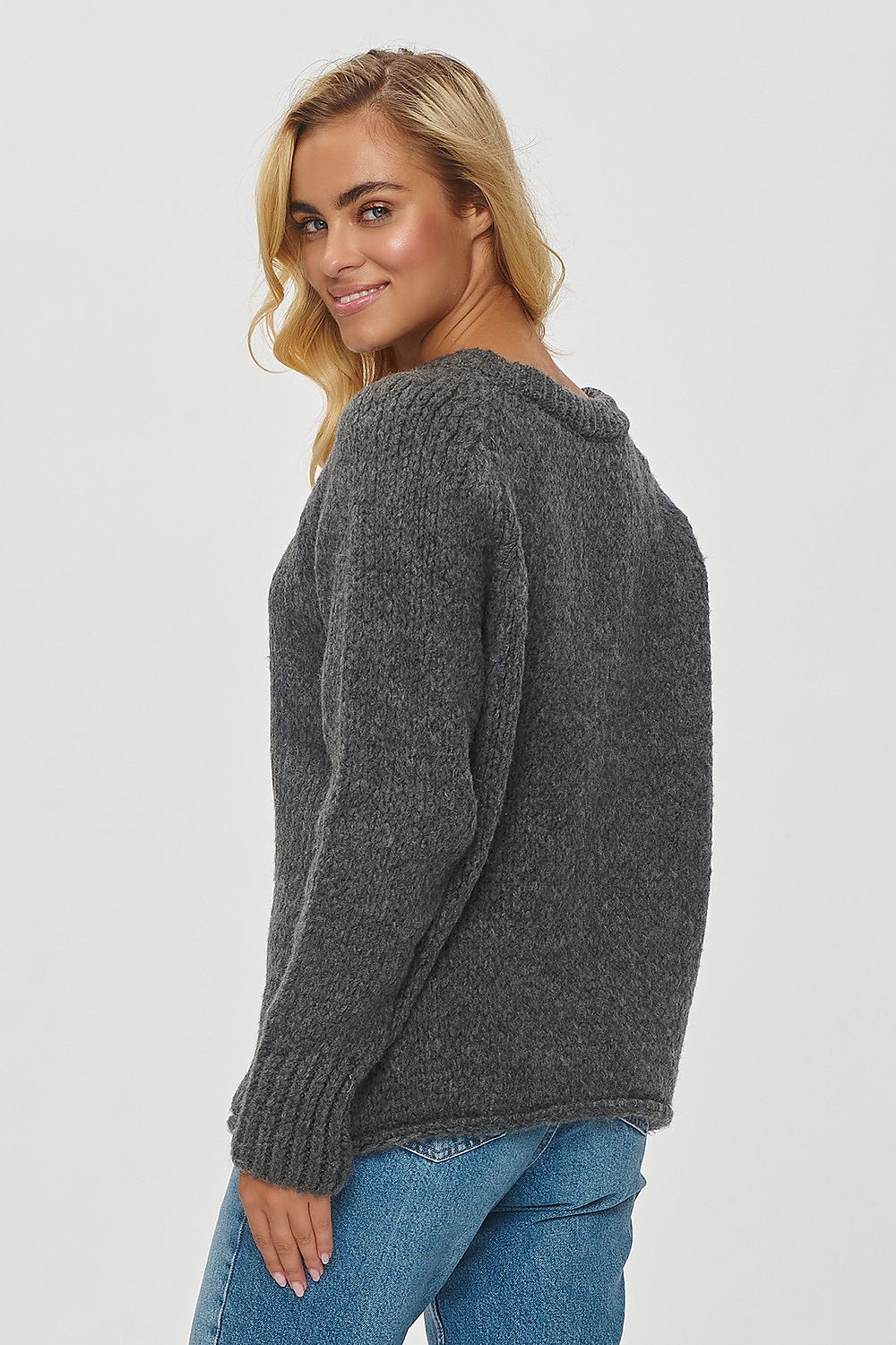 Luxurious Makadamia Loose-Fitting Sweater with Round Neckline, Long Sleeves, Size EU 0