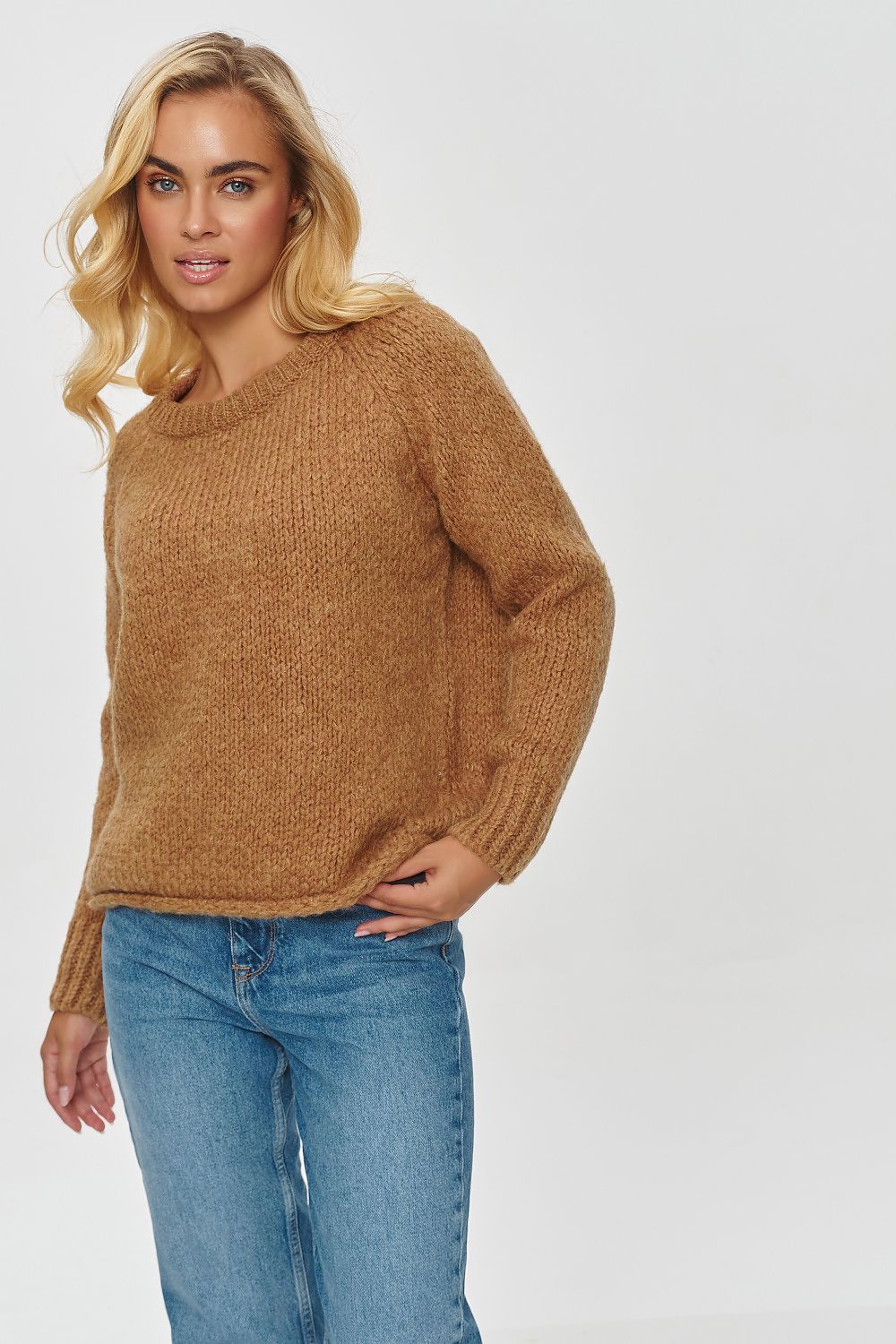 Luxurious Makadamia Loose-Fitting Sweater with Round Neckline, Long Sleeves, Size EU 0