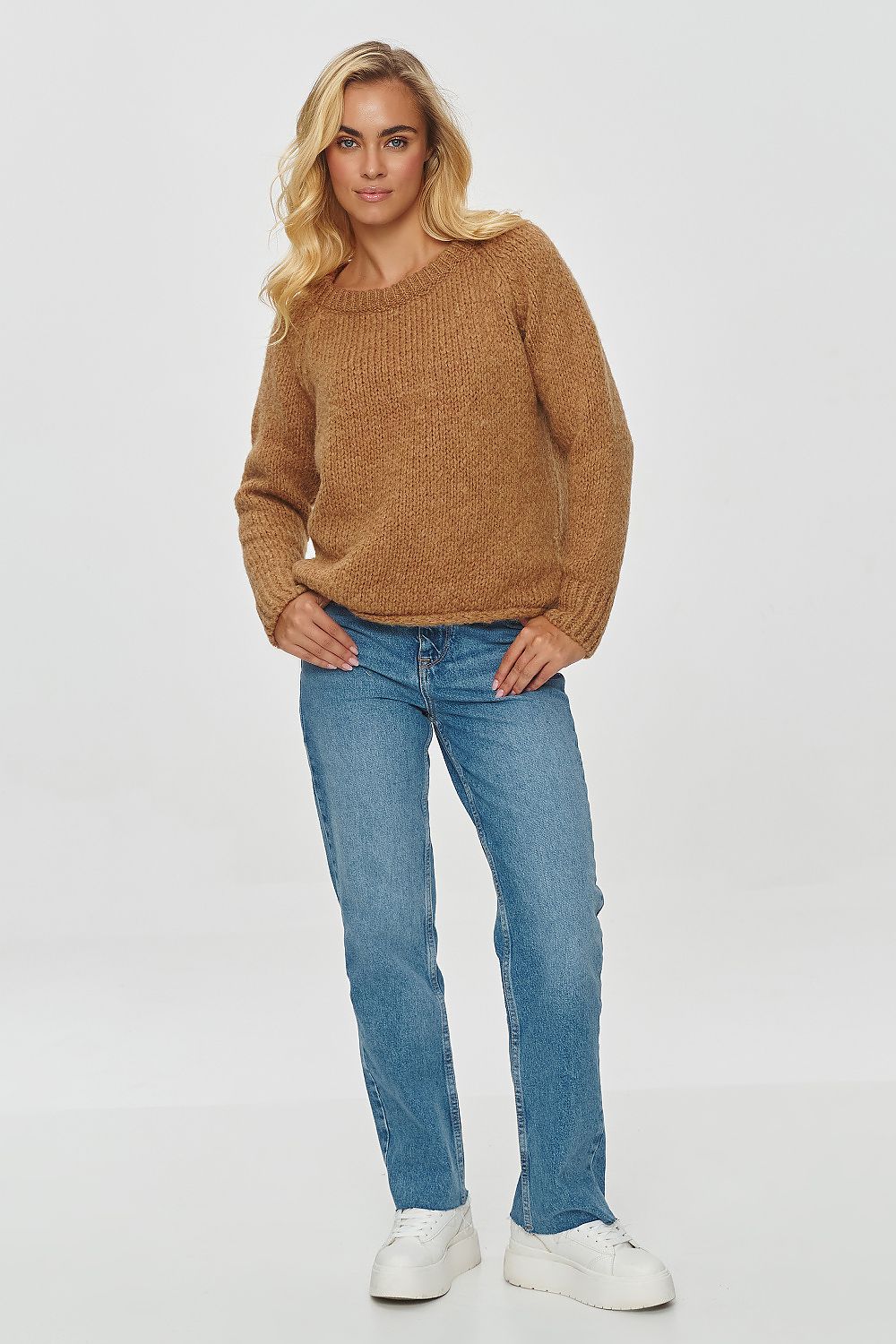 Luxurious Makadamia Loose-Fitting Sweater with Round Neckline, Long Sleeves, Size EU 0