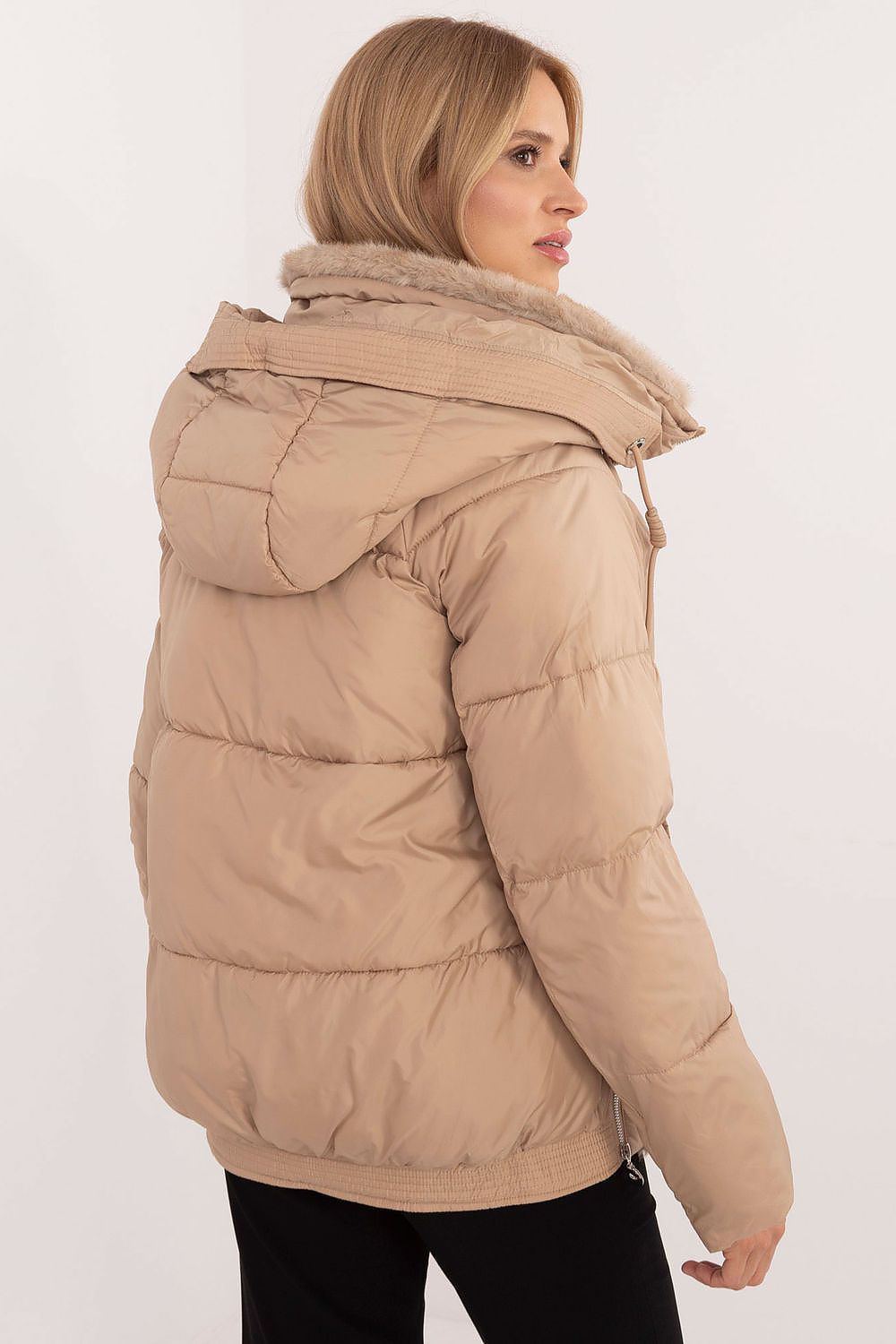Luxury Women's Quilted Jacket With Hood - Sizes S to XL - High-Quality Polyester for Comfort