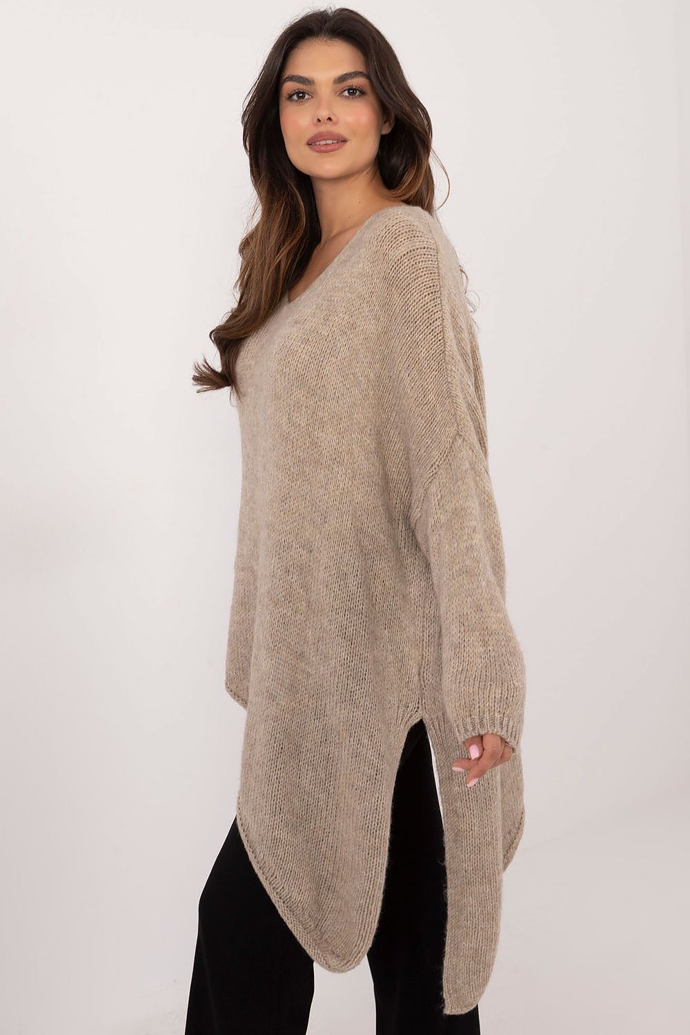 Och Bella Women's Asymmetrical Hem Sweater - EU 0, Casual Comfort in Premium Wool Blend