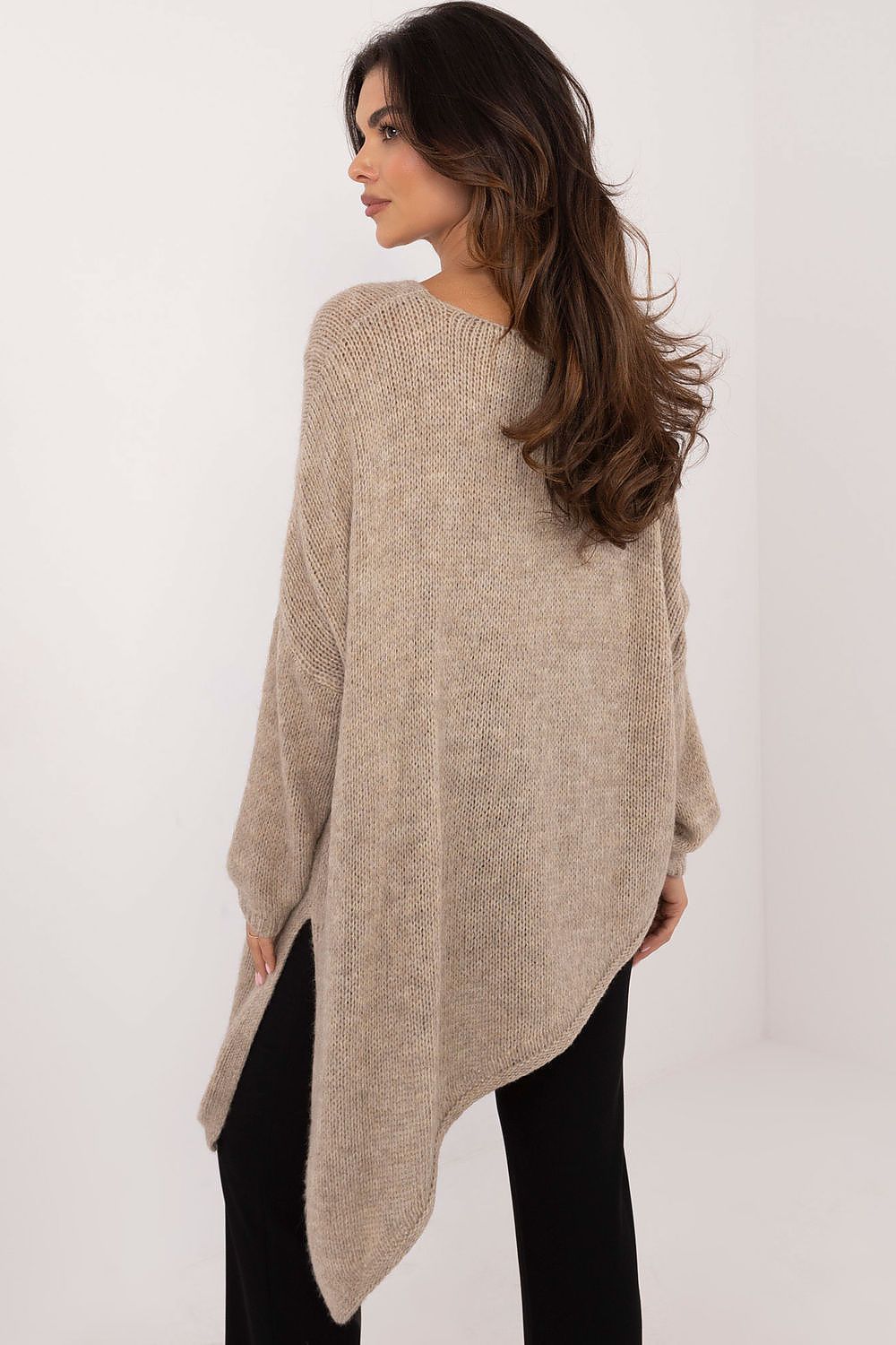 Och Bella Women's Asymmetrical Hem Sweater - EU 0, Casual Comfort in Premium Wool Blend