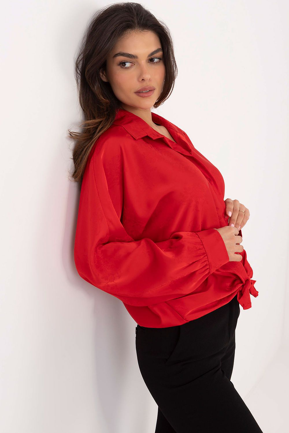 Elegant Long Sleeve Shirt with Embroidered Floral Pattern - Classic Collar, Adjustable Fit, Sizes EU 0