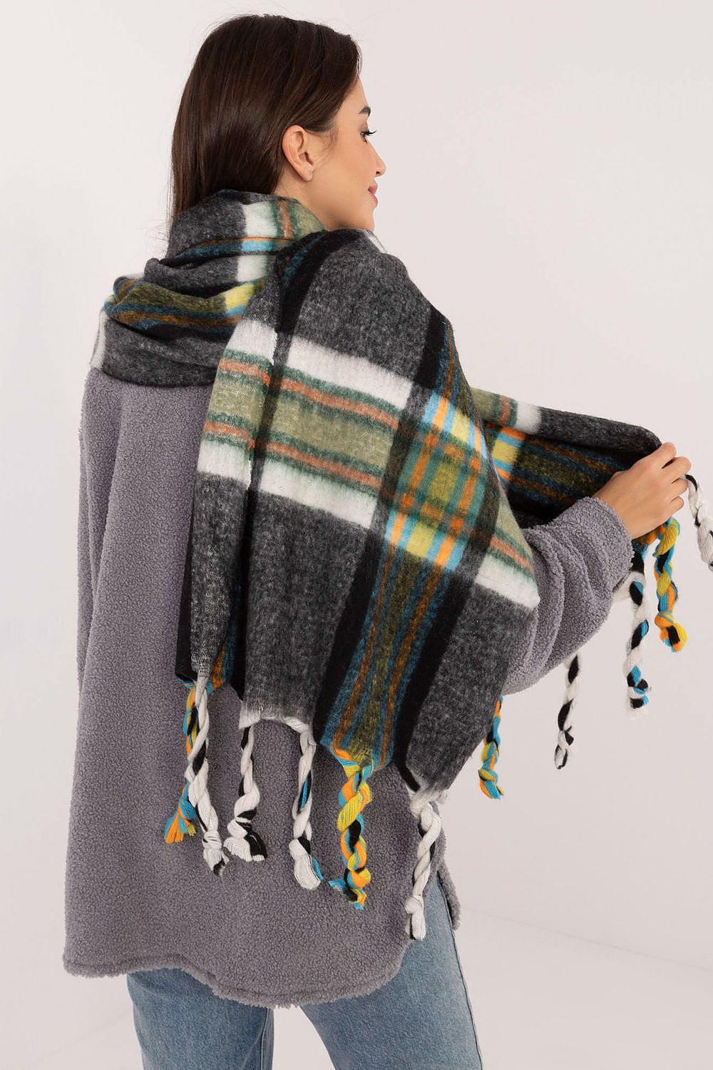 Elegant 182Cm Check Pattern Polyester Scarf with Decorative Tassels for Winter Style