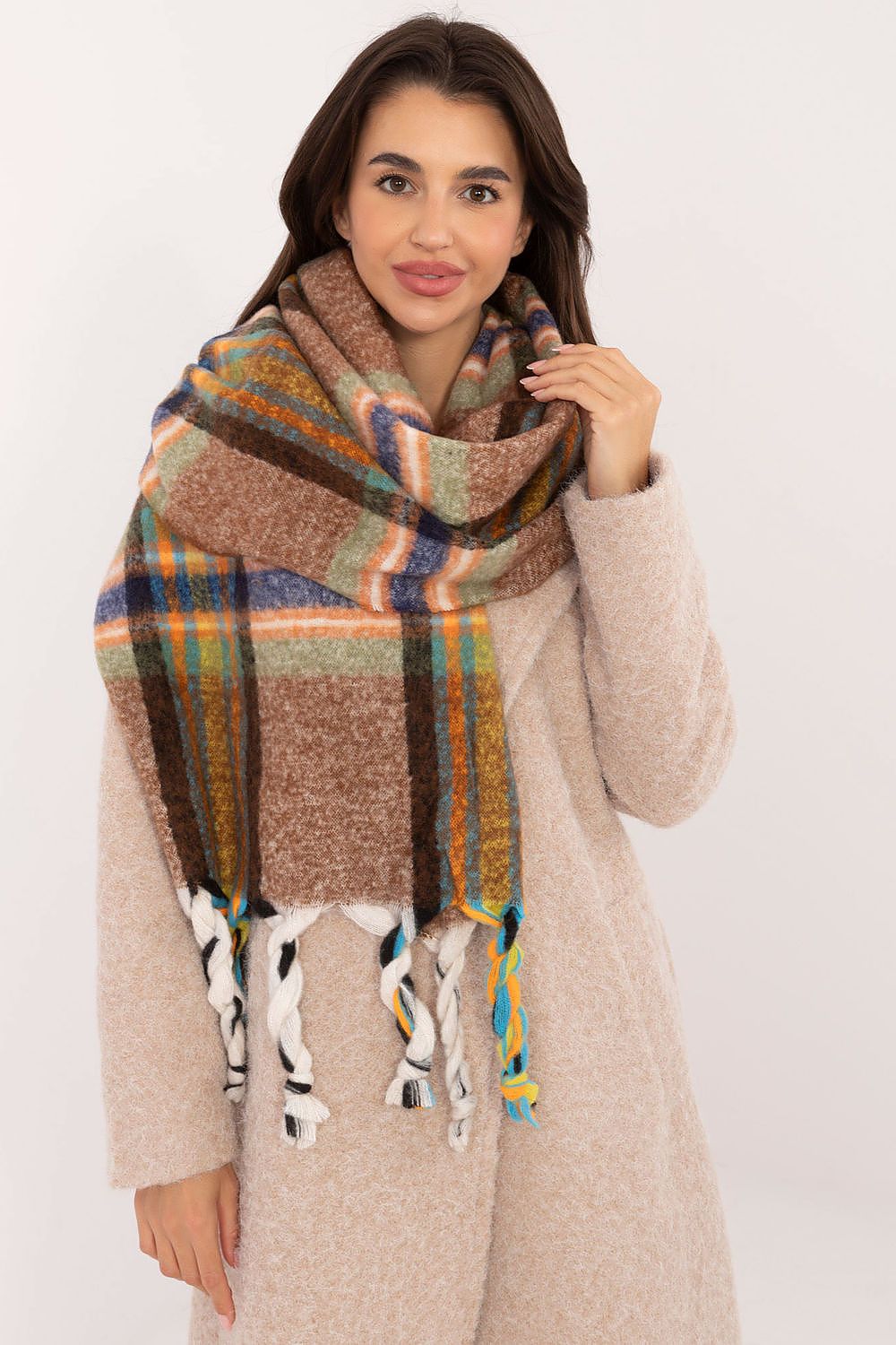 Elegant 182Cm Check Pattern Polyester Scarf with Decorative Tassels for Winter Style
