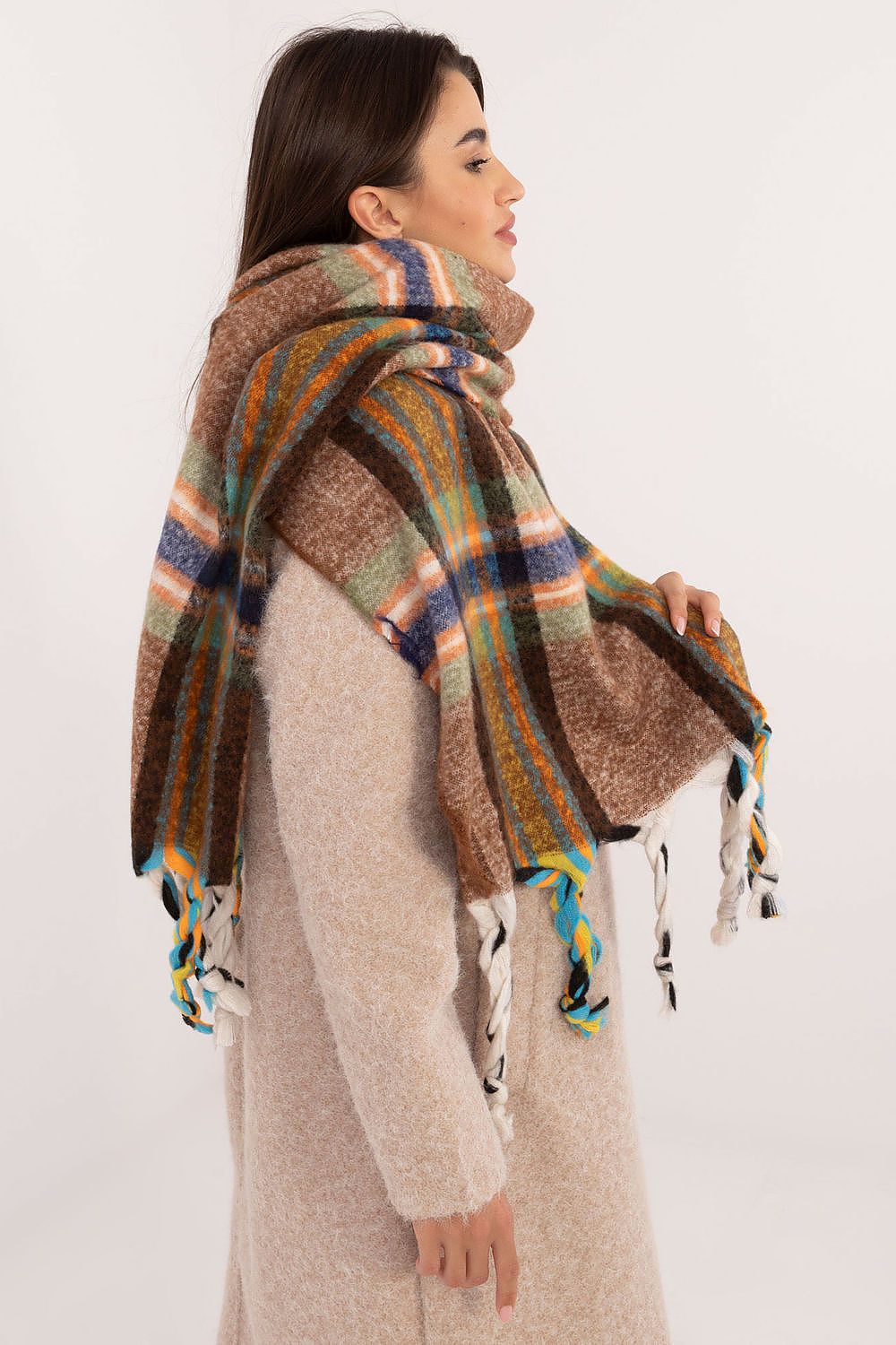 Elegant 182Cm Check Pattern Polyester Scarf with Decorative Tassels for Winter Style