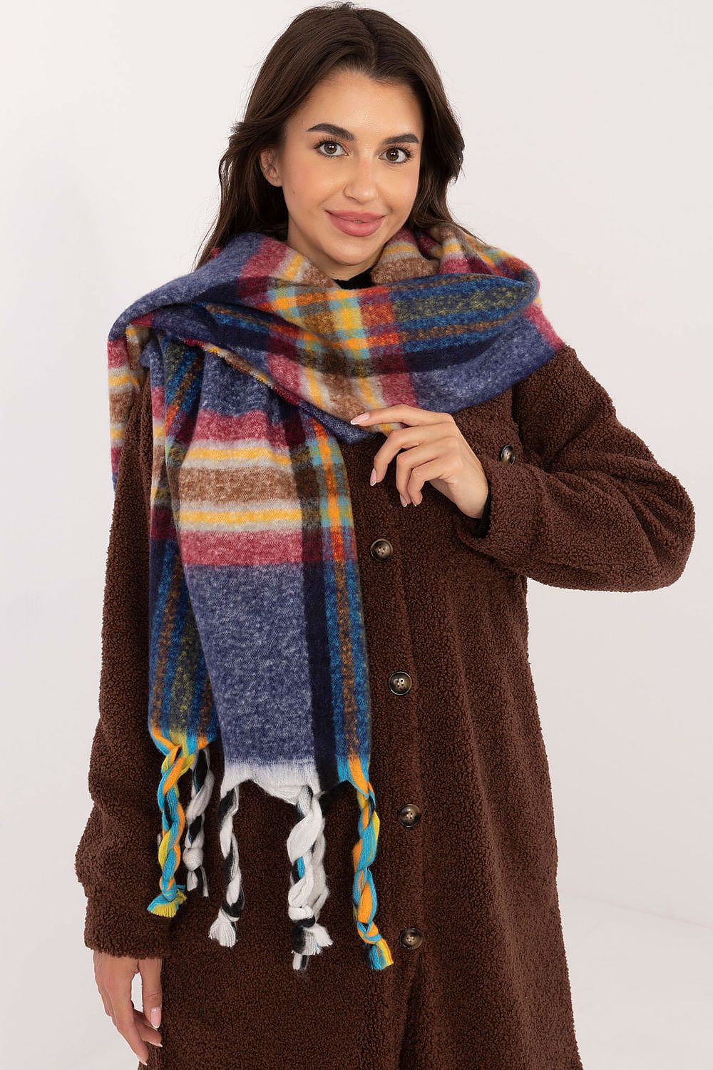 Elegant 182Cm Check Pattern Polyester Scarf with Decorative Tassels for Winter Style