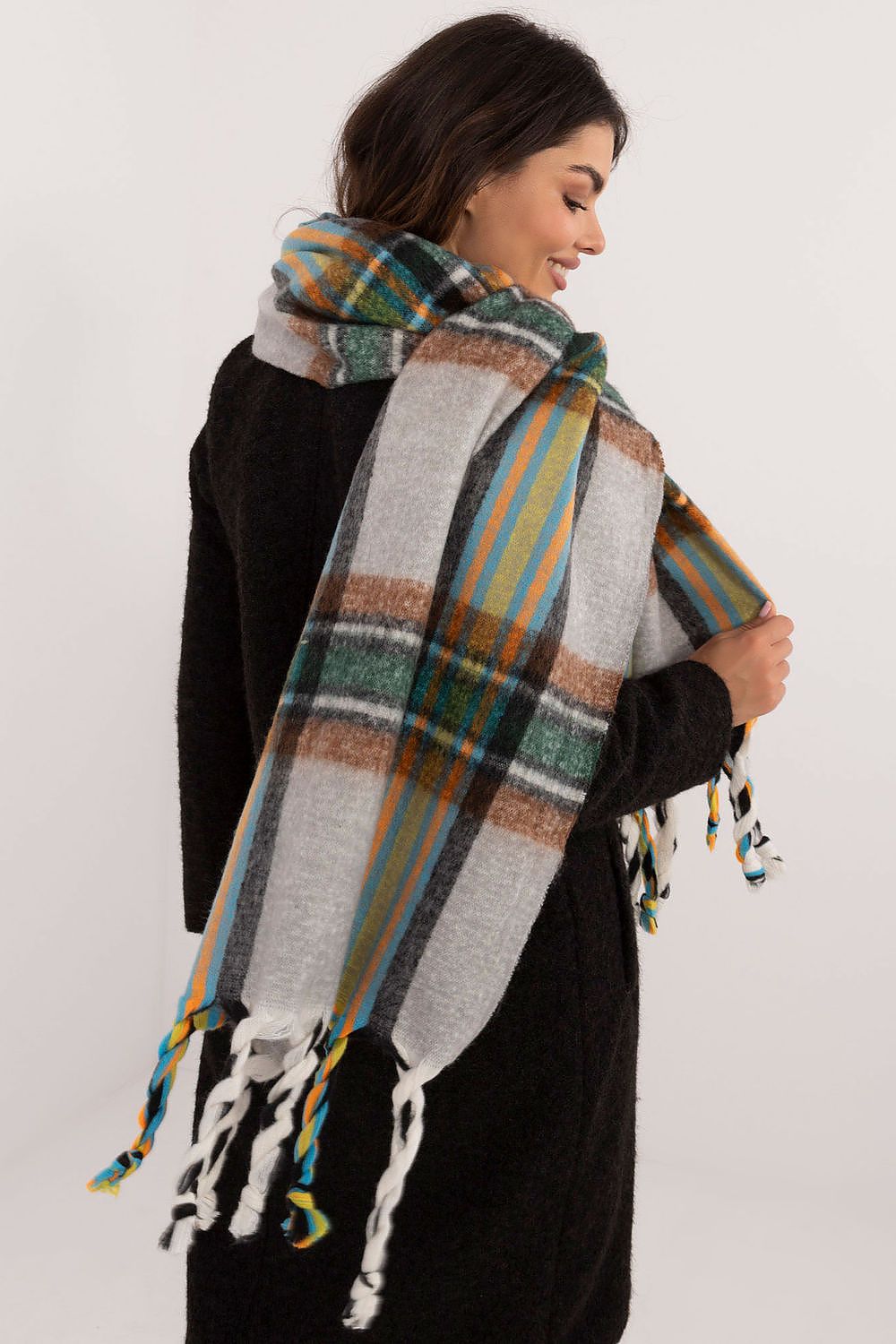 Elegant 182Cm Check Pattern Polyester Scarf with Decorative Tassels for Winter Style