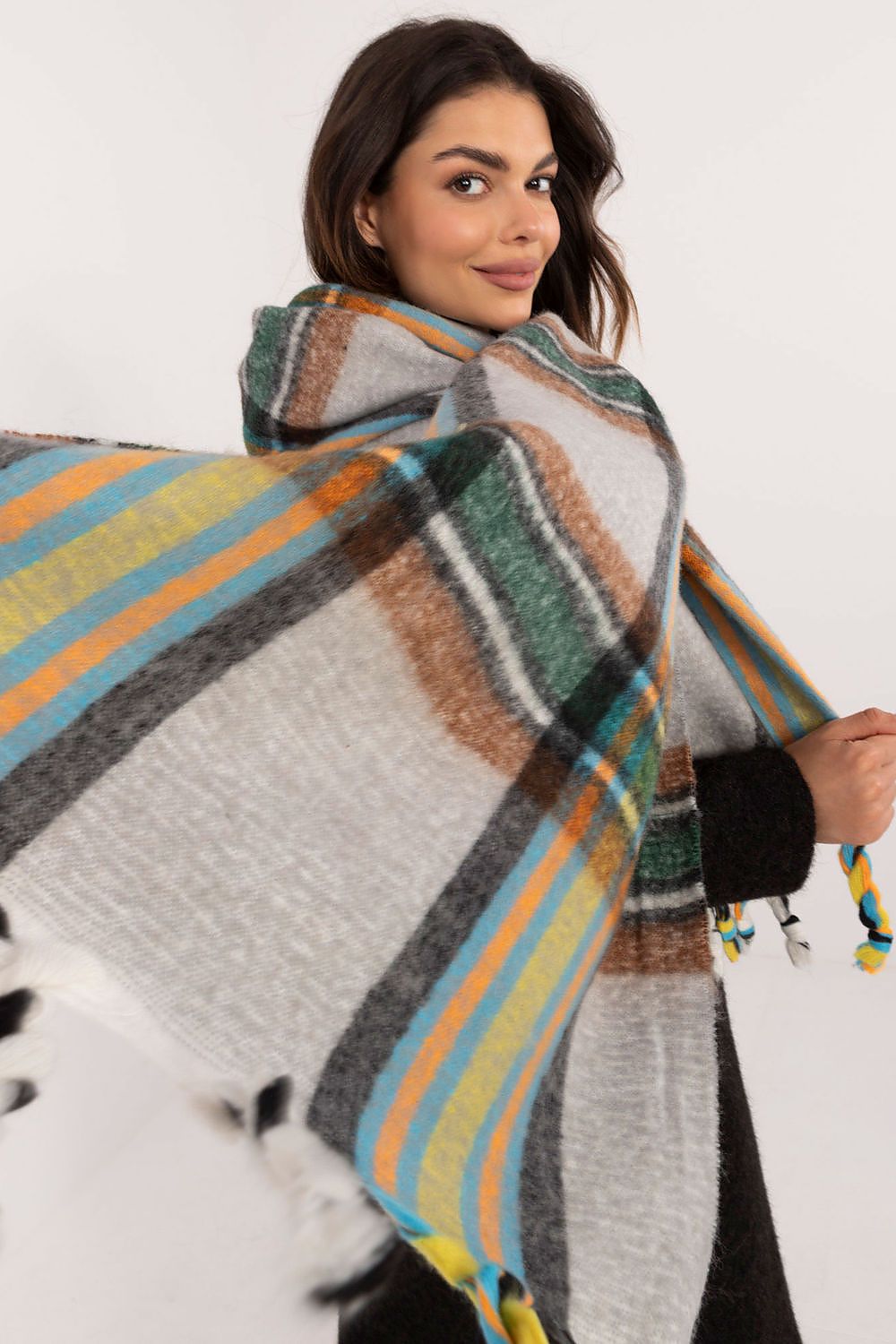 Elegant 182Cm Check Pattern Polyester Scarf with Decorative Tassels for Winter Style