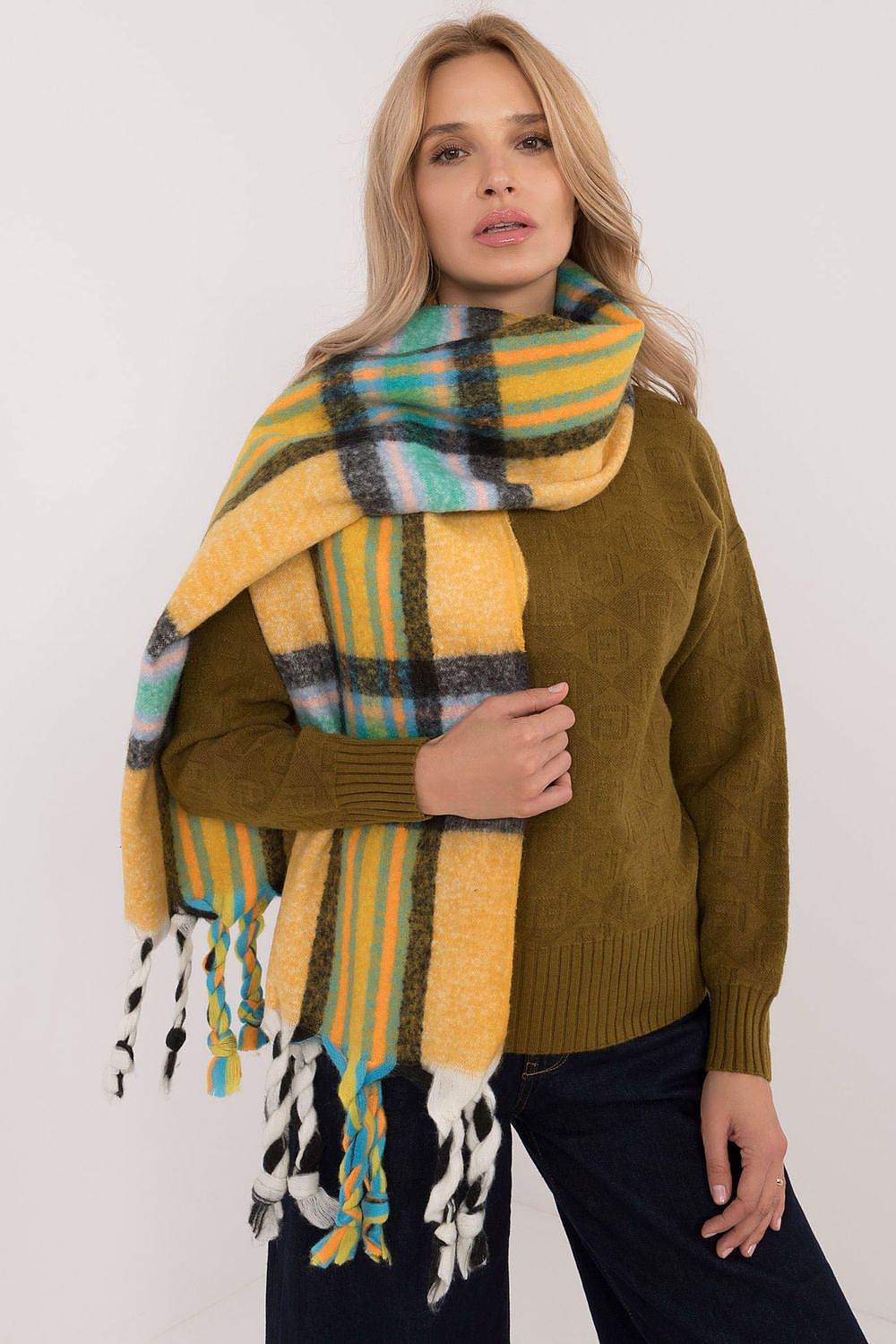 Elegant 182Cm Check Pattern Polyester Scarf with Decorative Tassels for Winter Style