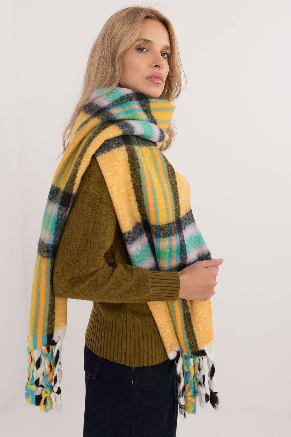 Elegant 182Cm Check Pattern Polyester Scarf with Decorative Tassels for Winter Style