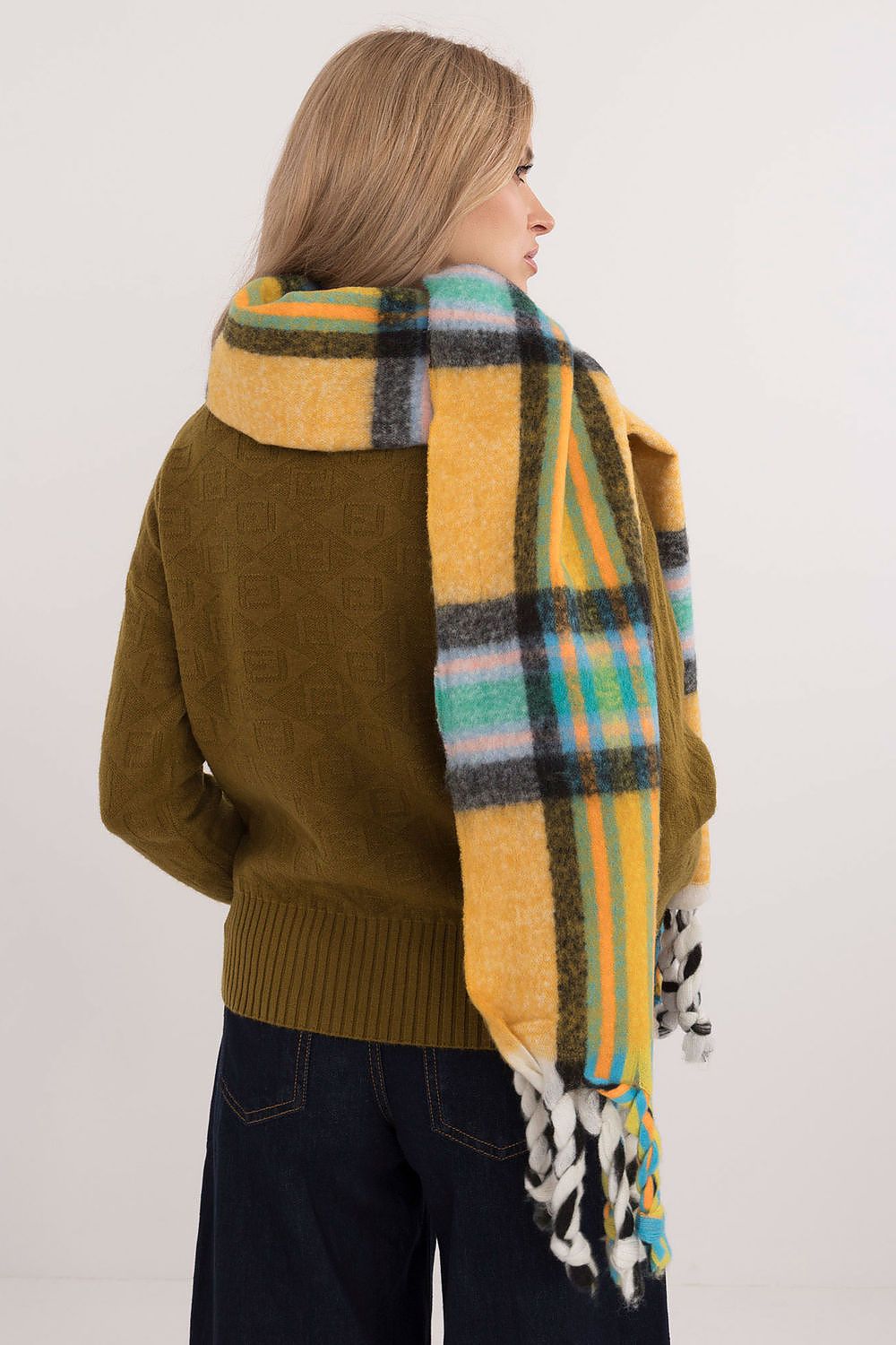 Elegant 182Cm Check Pattern Polyester Scarf with Decorative Tassels for Winter Style