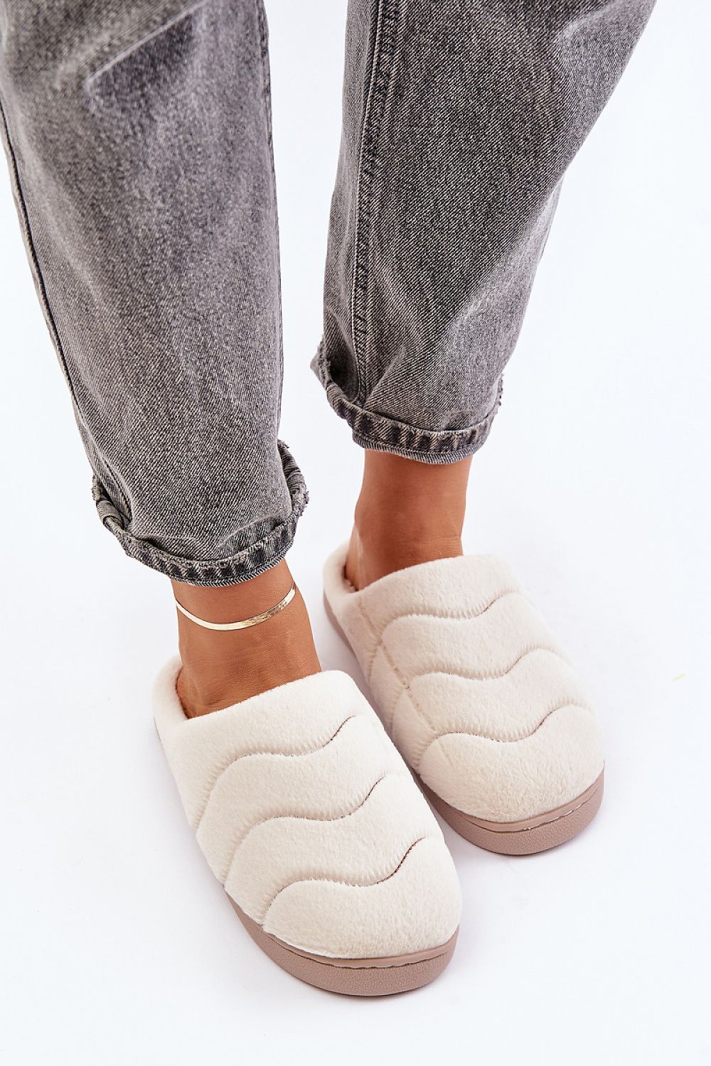 Luxury Women's Fur Slippers with Covered Toes – Cozy Comfort, Stylish Design – Sizes EU 36-43