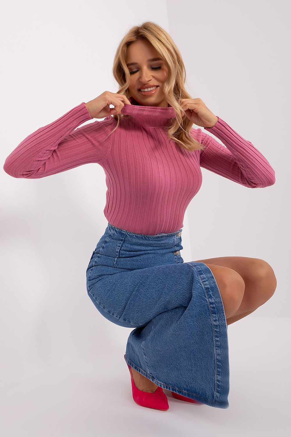 Luxury Viscose Turtleneck Sweater with Ribbed Fabric - Elegant Comfort for Work and Everyday Wear