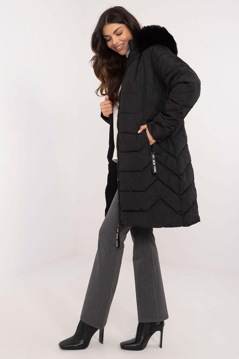 Luxury Women's Quilted Down Jacket with Detachable Fur Hood, Sizes S-XXL for Autumn/Winter