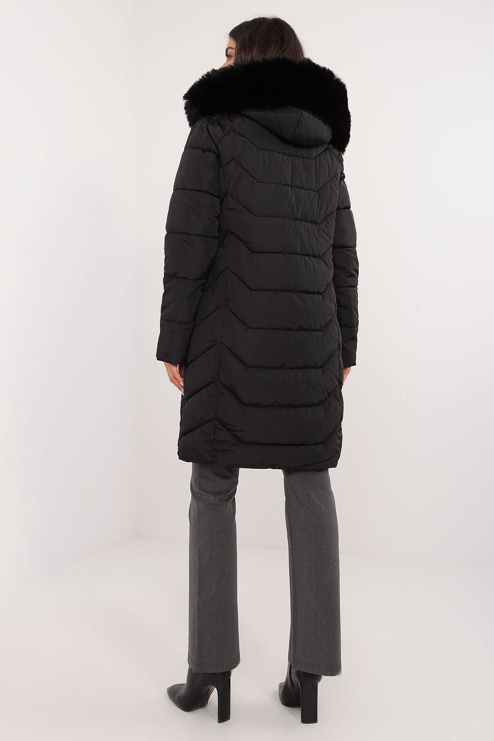 Luxury Women's Quilted Down Jacket with Detachable Fur Hood, Sizes S-XXL for Autumn/Winter