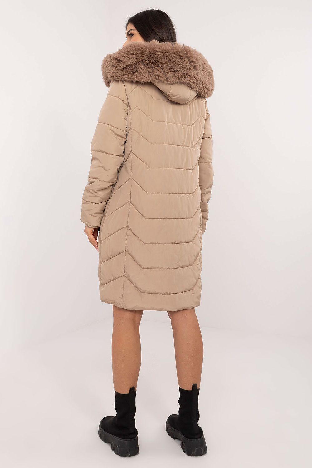 Luxury Women's Quilted Down Jacket with Detachable Fur Hood, Sizes S-XXL for Autumn/Winter