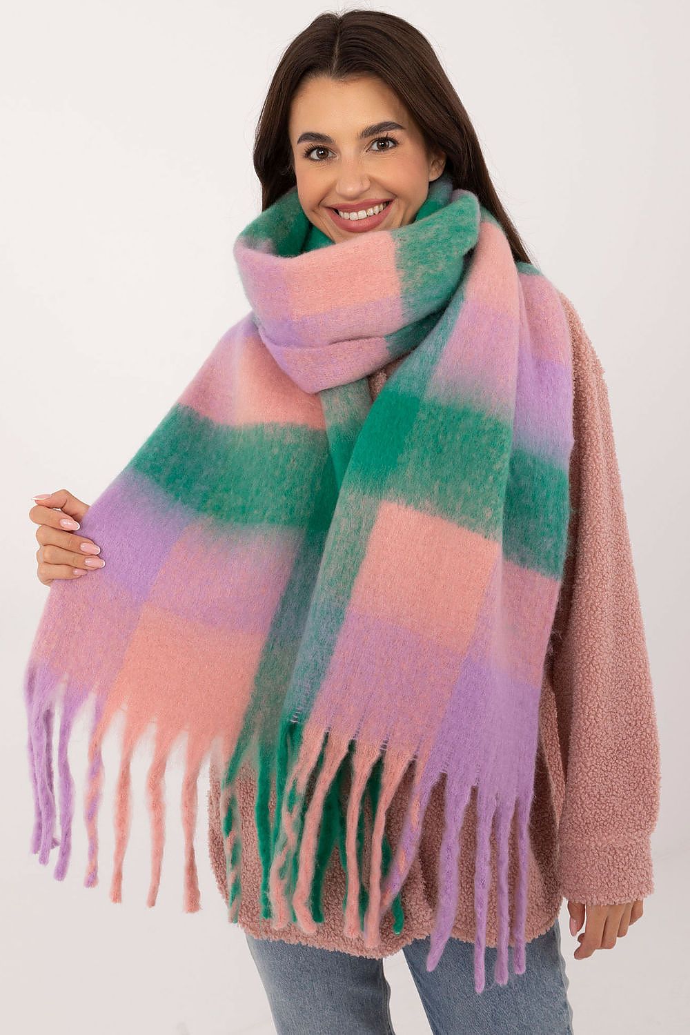 Elegant 220Cm Polyester Scarf with Classic Check Pattern and Decorative Tassels