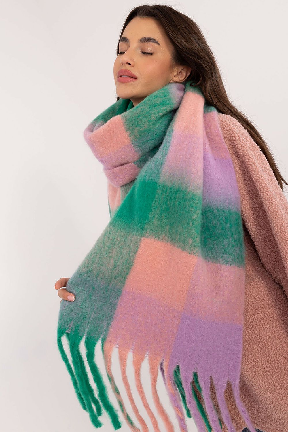 Elegant 220Cm Polyester Scarf with Classic Check Pattern and Decorative Tassels