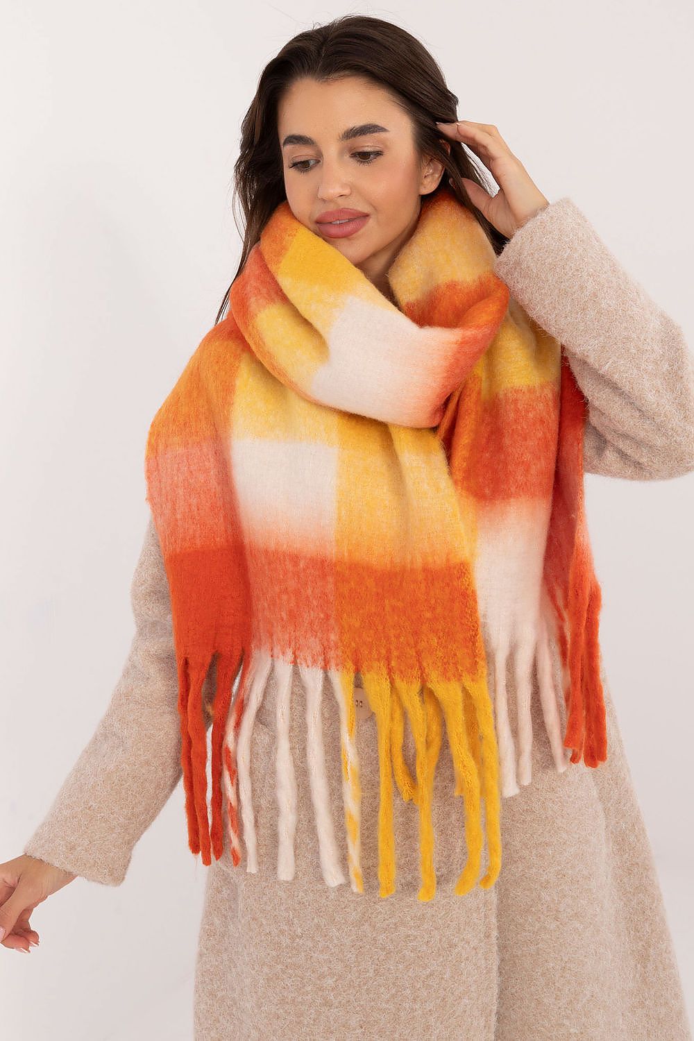 Elegant 220Cm Polyester Scarf with Classic Check Pattern and Decorative Tassels