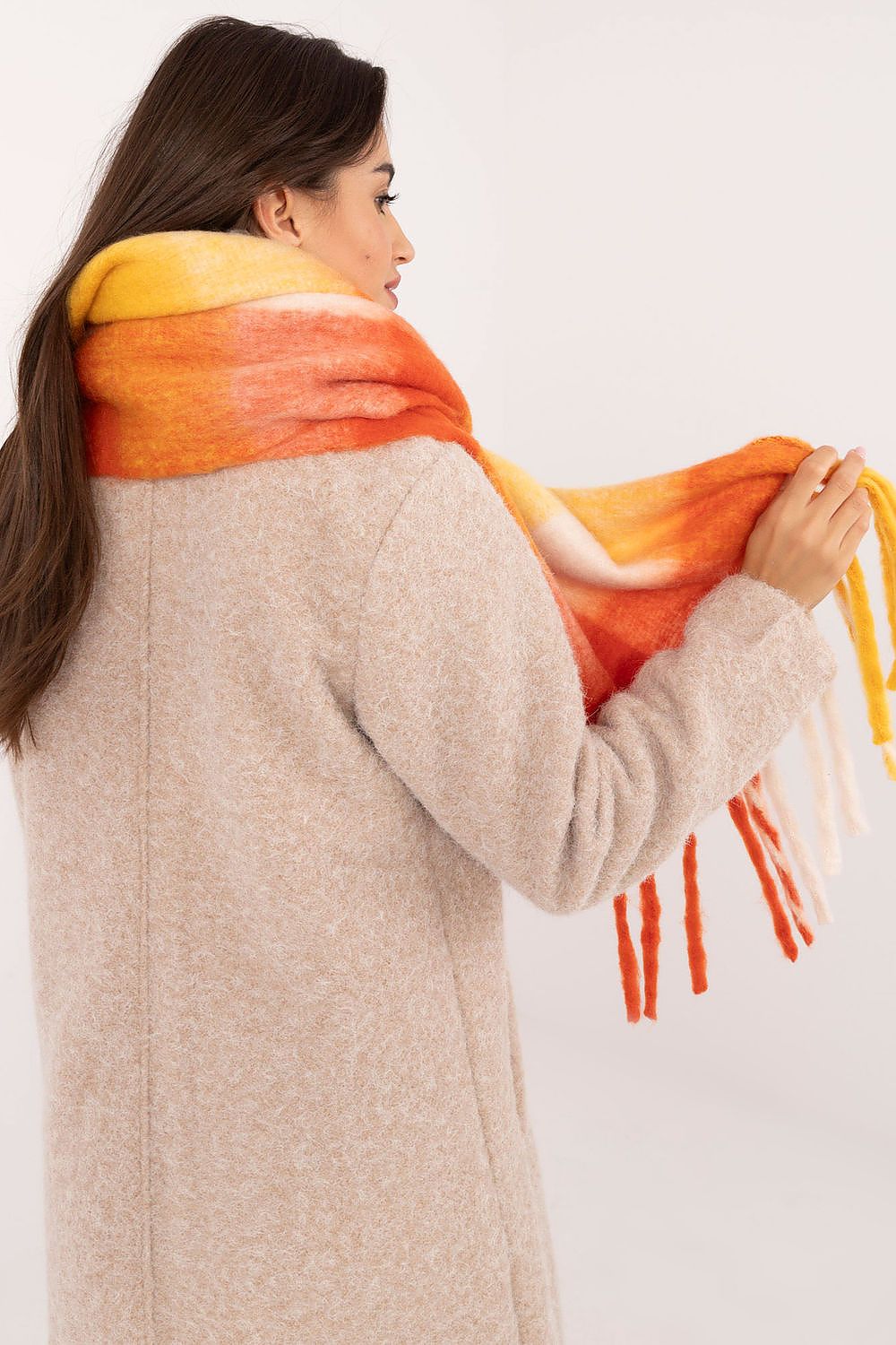 Elegant 220Cm Polyester Scarf with Classic Check Pattern and Decorative Tassels